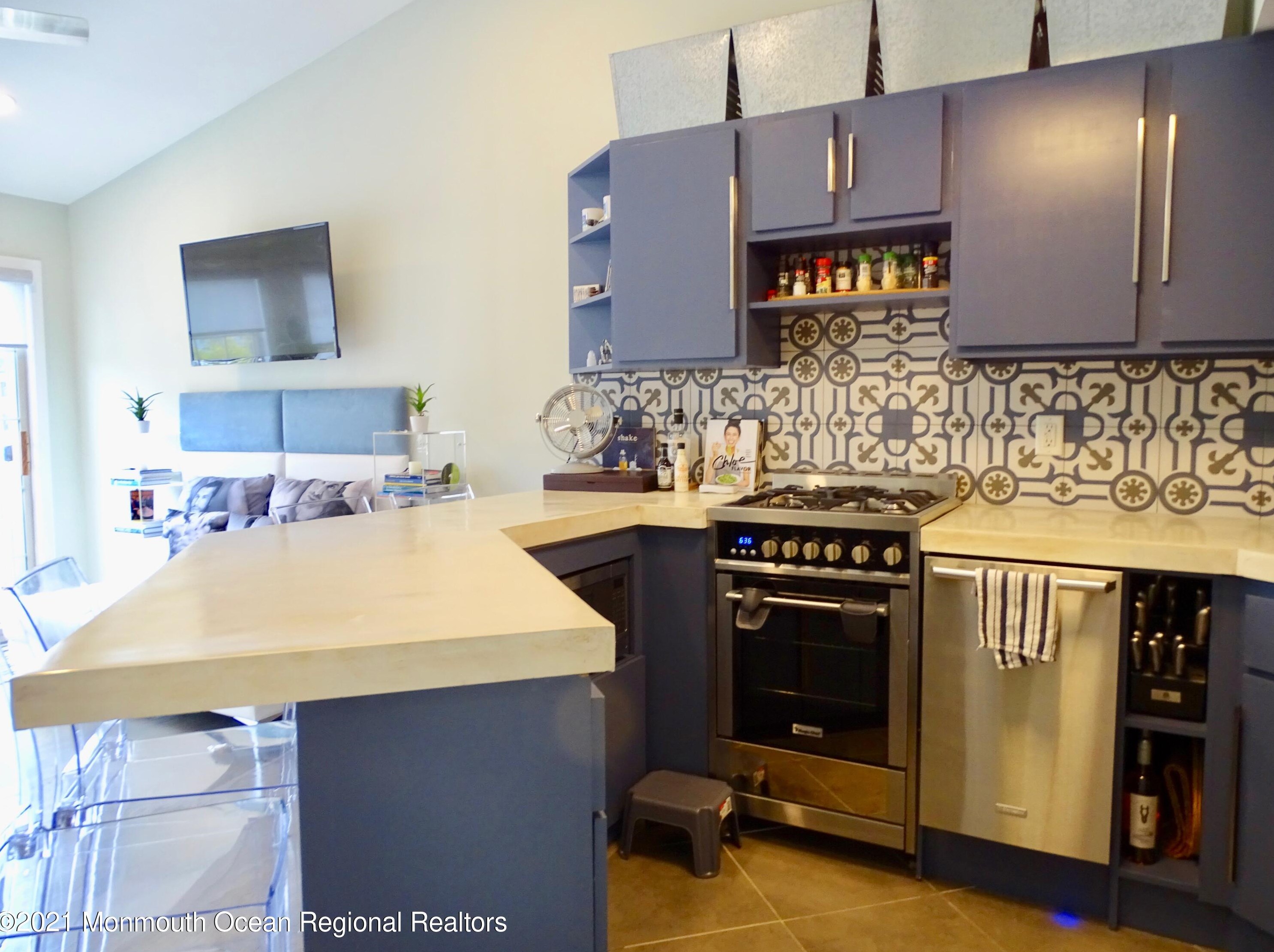 307 4th Ave #302 Winter, Tinton Falls, NJ 07712