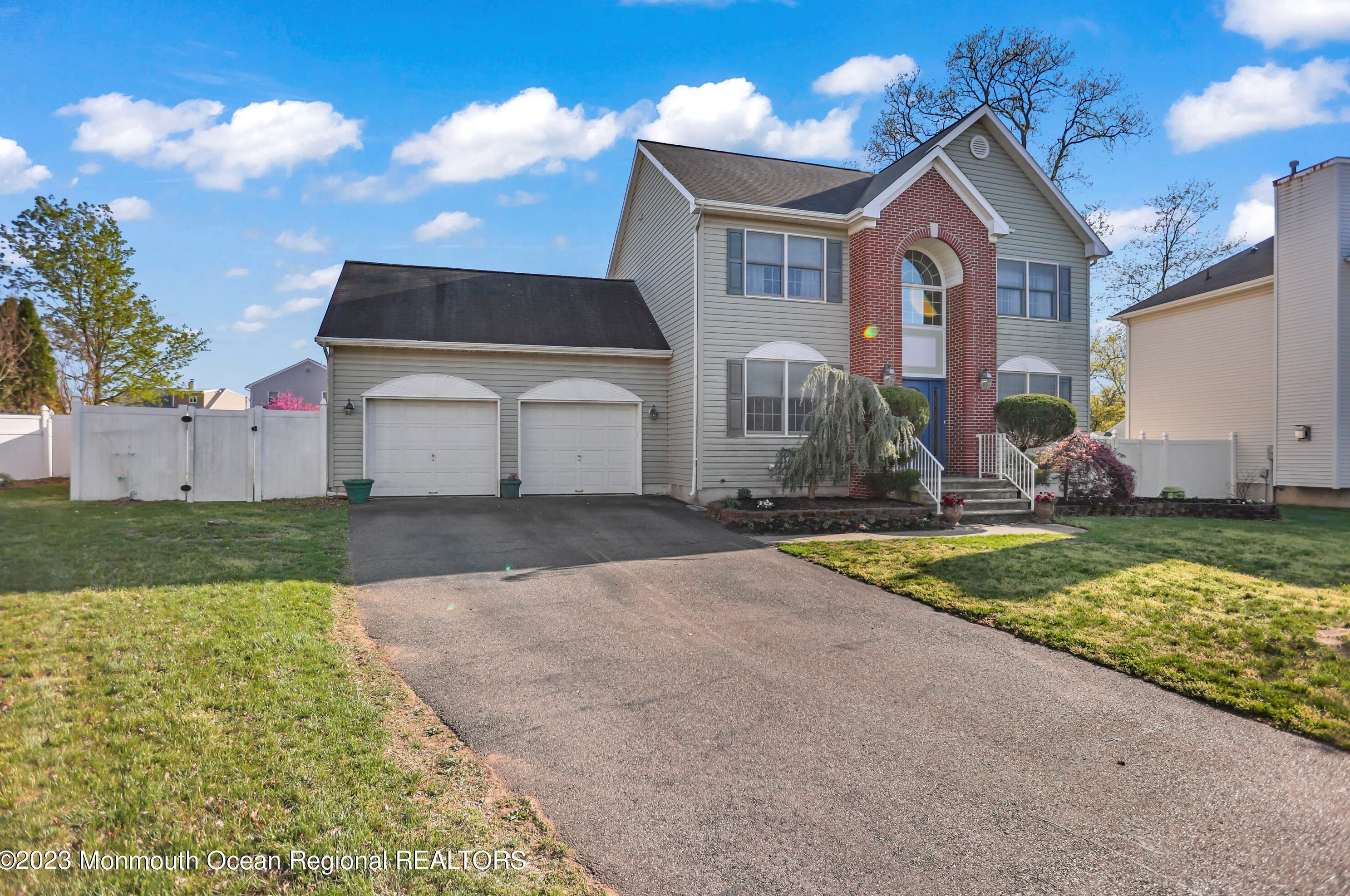 6 Kailley Ct, Hazlet, NJ 07730