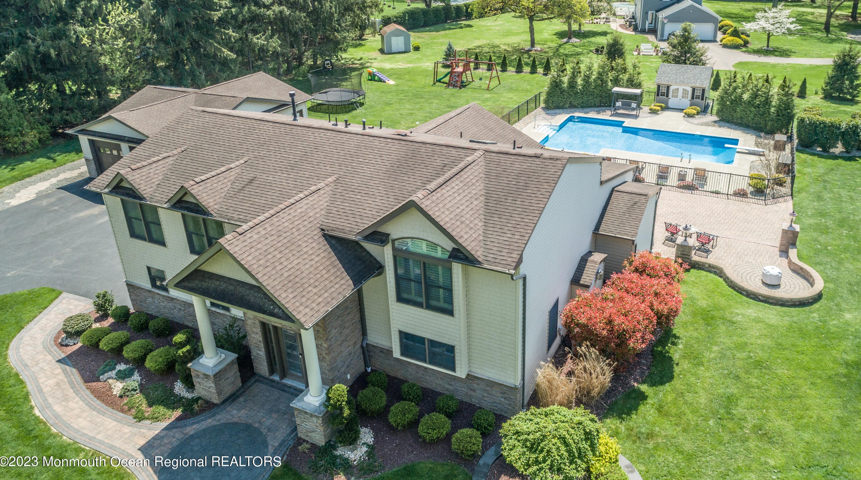 16 Spring Valley Dr, Holmdel Village, NJ 07733