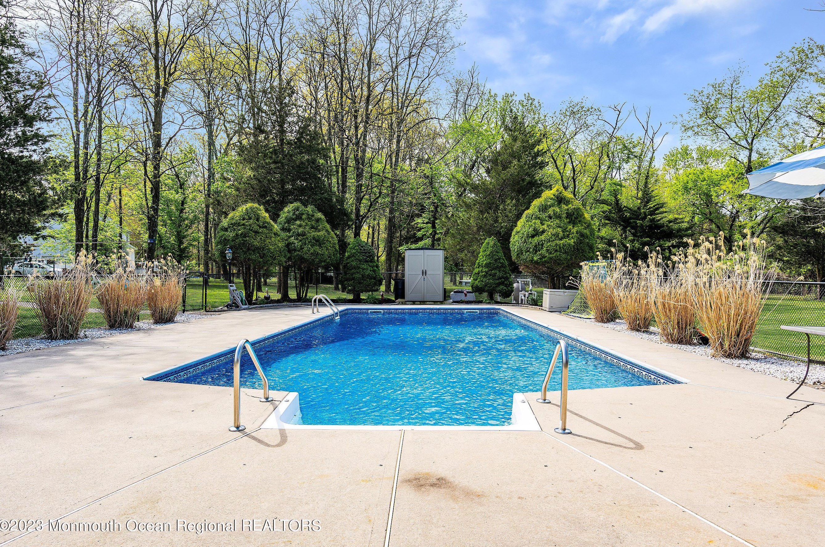 4 Mills Ln, Jackson Twp, NJ 08527