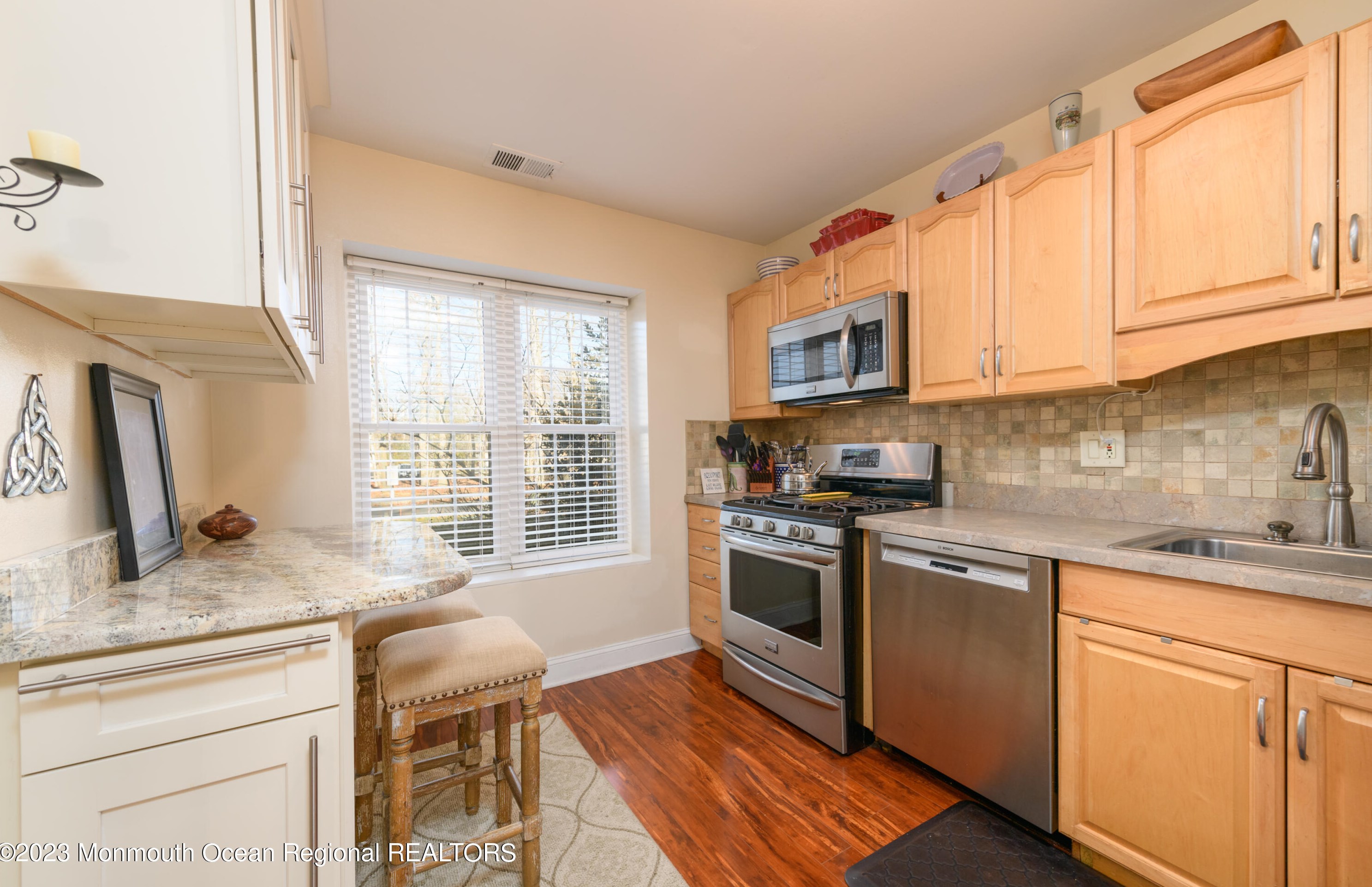 29 Steeplechase Ct, Oceanport, NJ 07757-1180