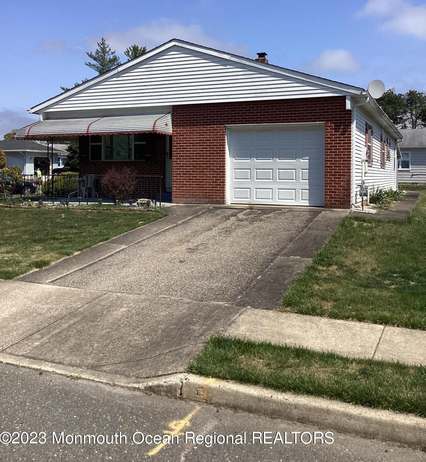 201 Torrey Pines Dr, Toms River, NJ 08757-5756