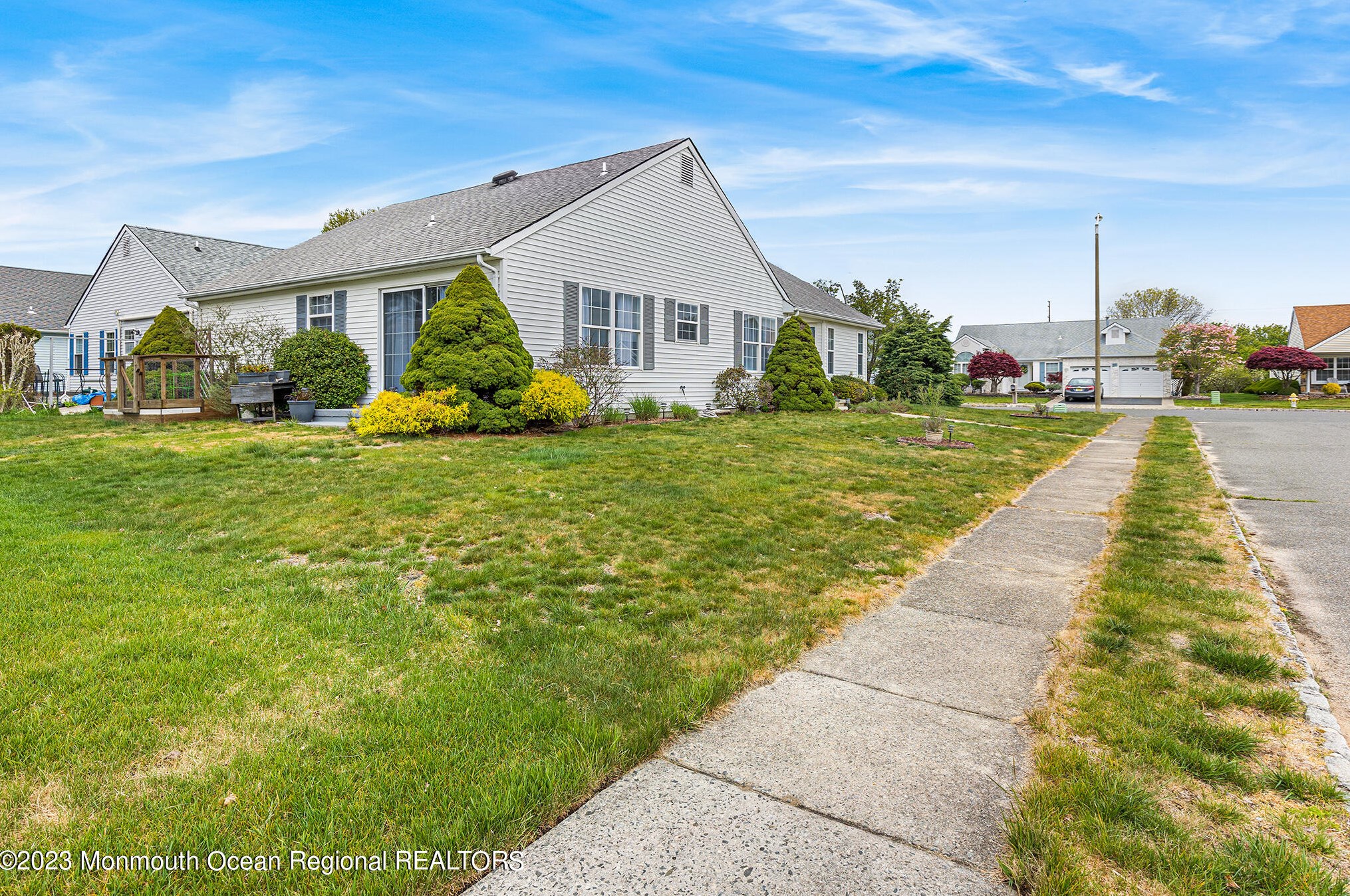 91 Portsmouth Dr, Toms River, NJ 08757-6618