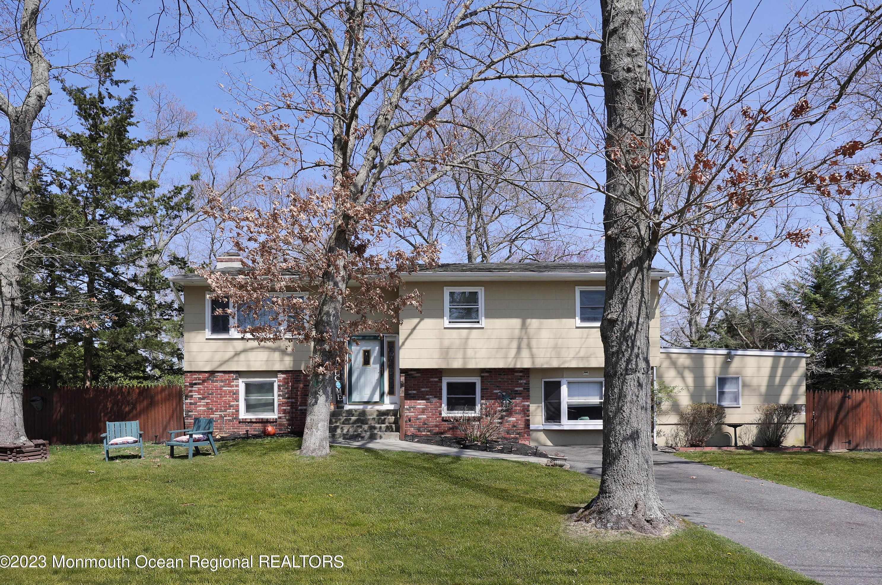 20 Jordan Dr, Toms River, NJ 08755-5106