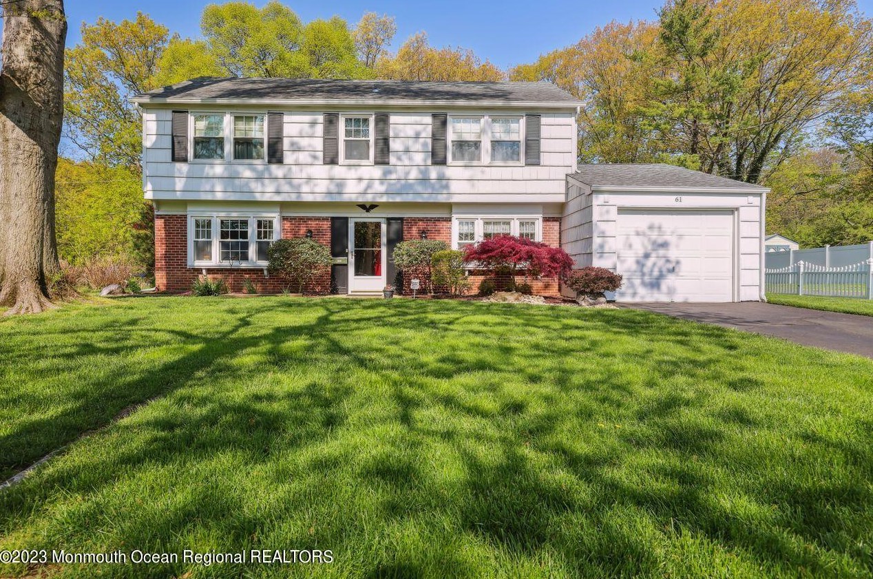 61 Deerfield Ln, Matawan, NJ 07747