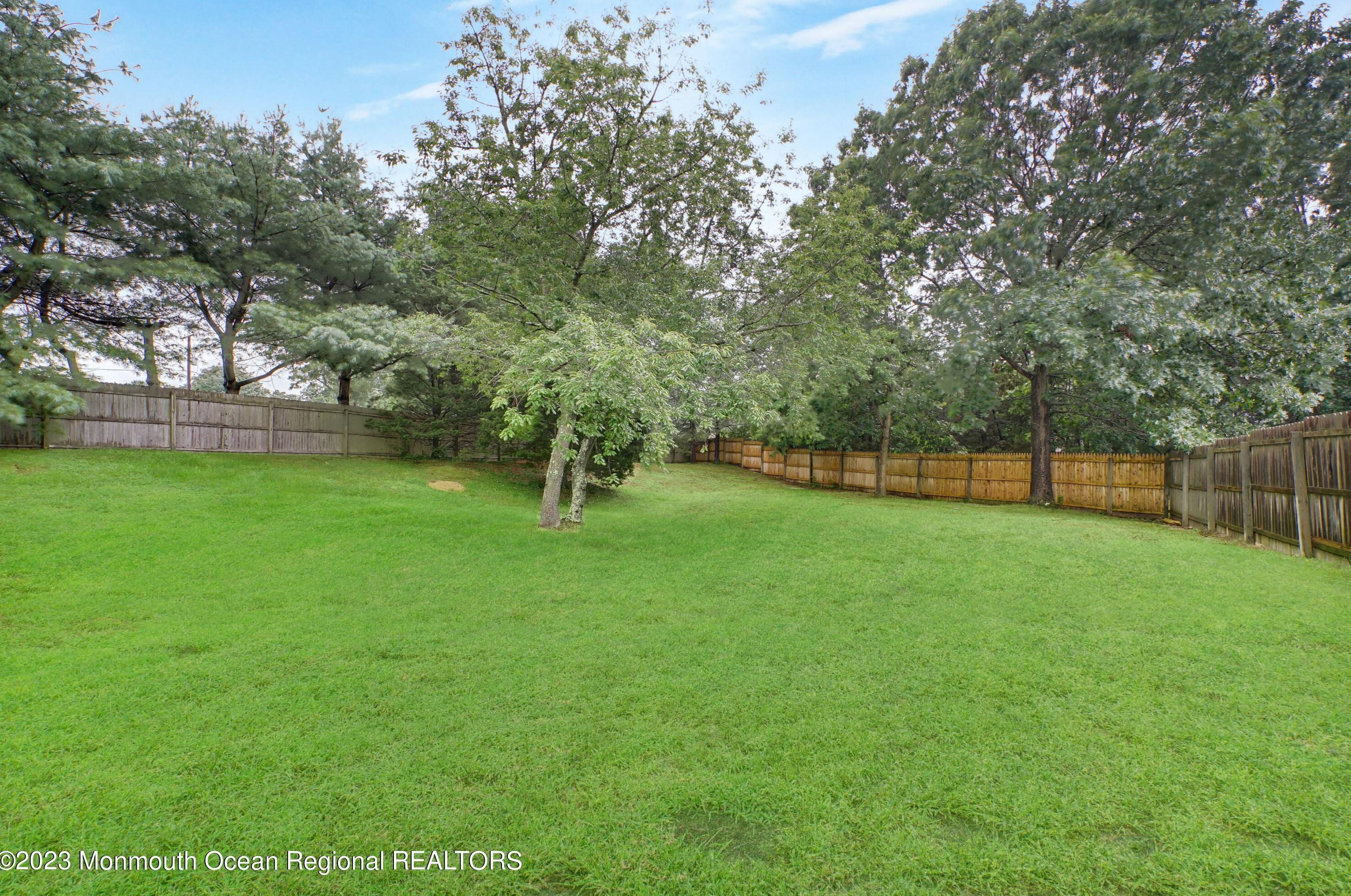 1243 Eagle Ct, Toms River NJ  08755-2207 exterior