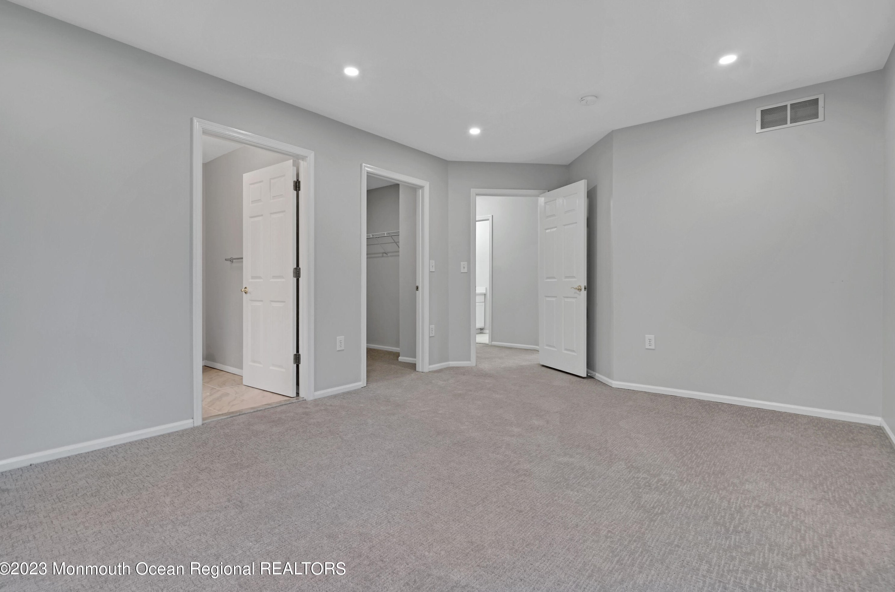 1243 Eagle Ct, Toms River NJ  08755-2207 exterior