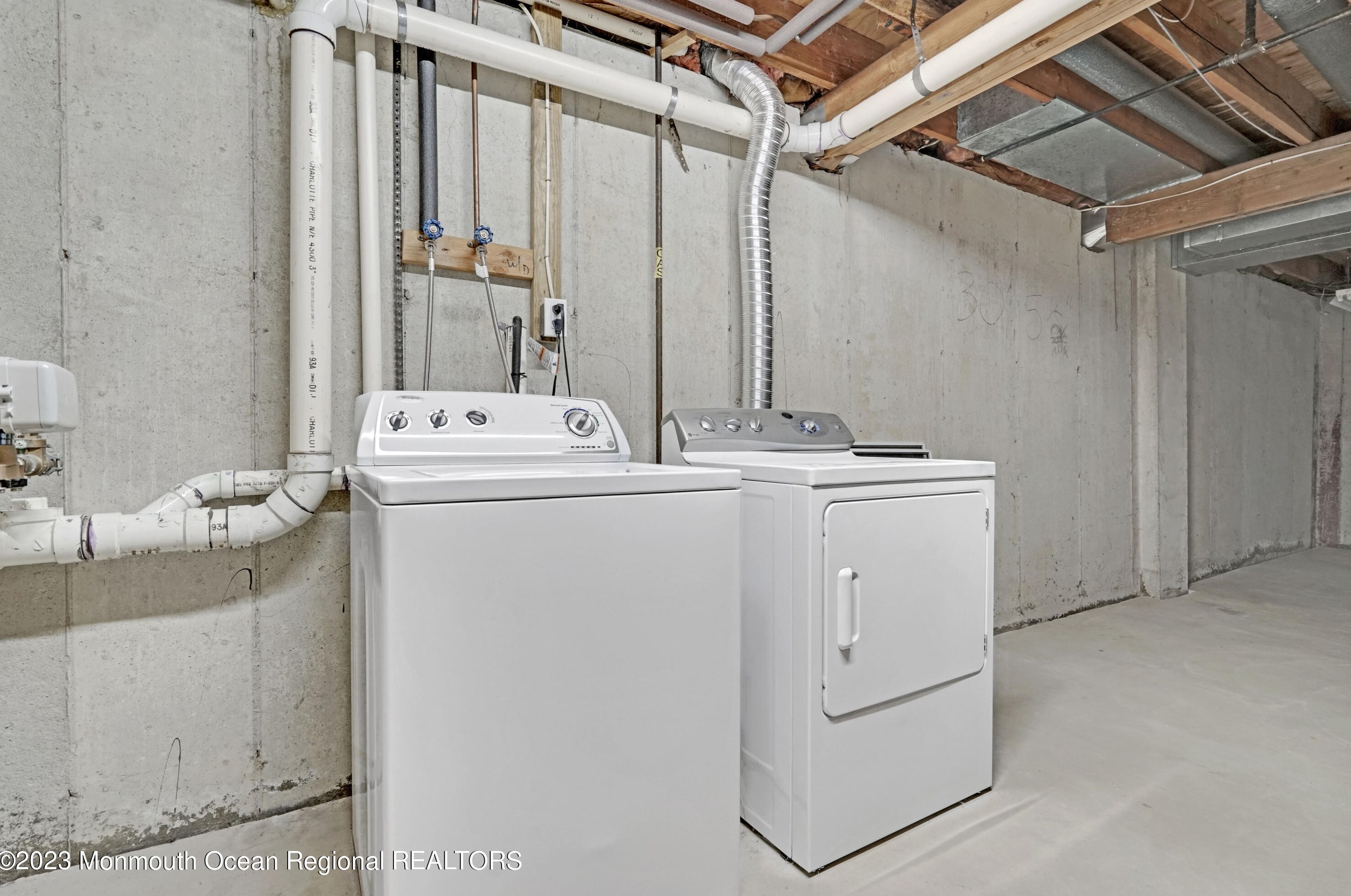 1243 Eagle Ct, Toms River NJ  08755-2207 exterior