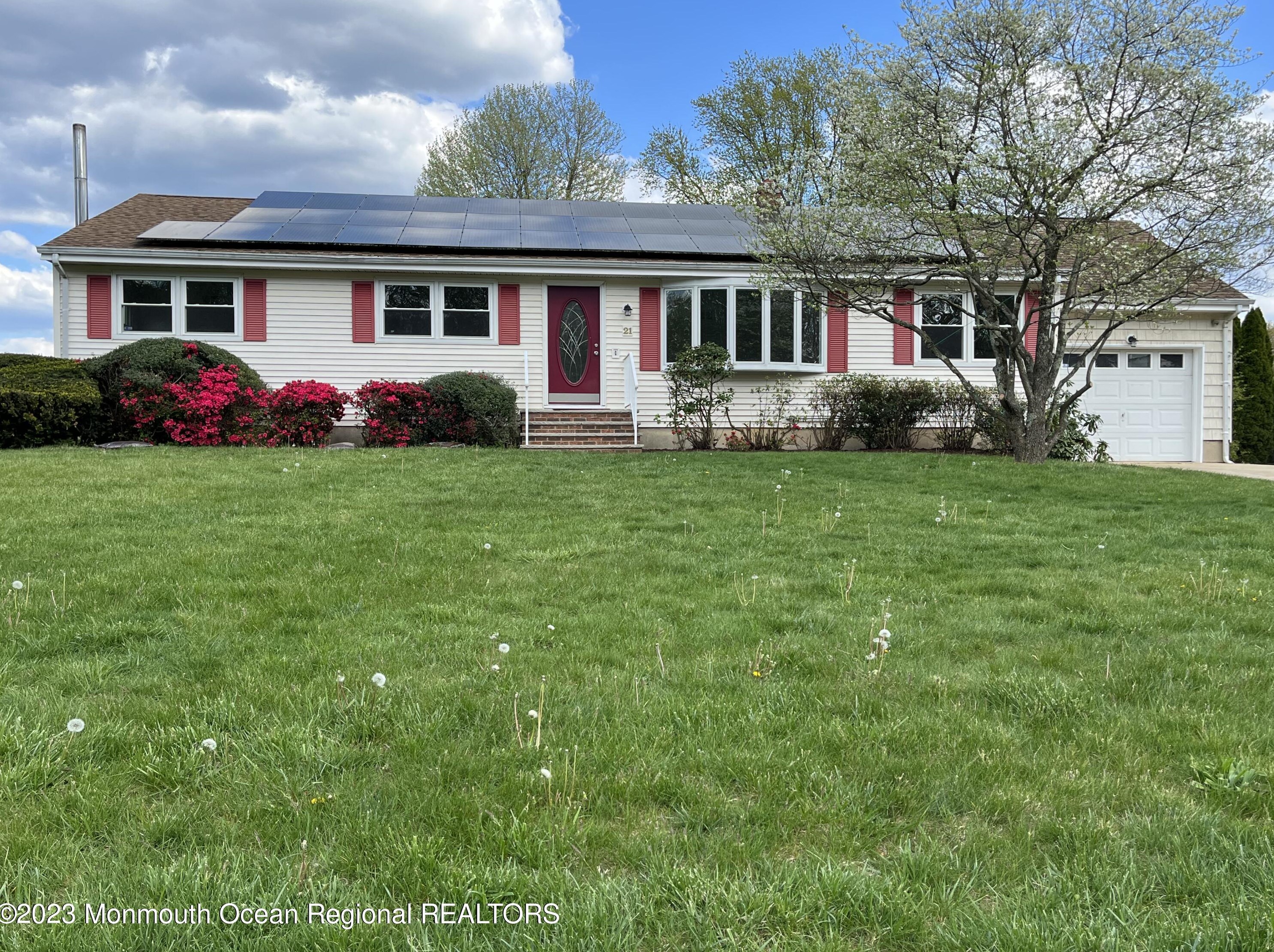 21 Glenmore Rd, East Freehold, NJ 07728