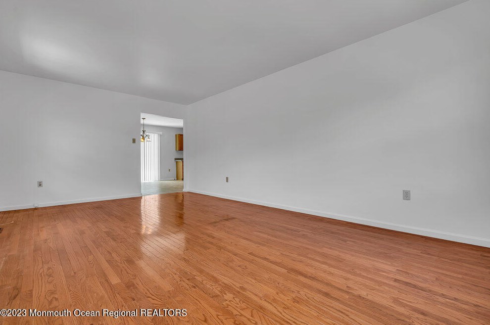 18 Laurel Ln, Tuckerton NJ  08087-9638 exterior