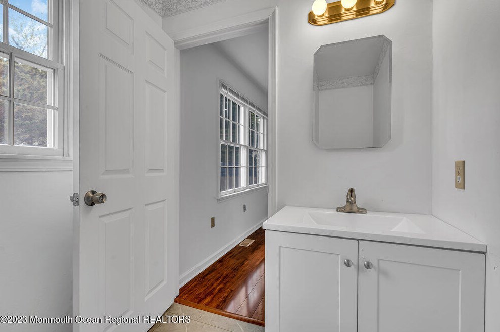 18 Laurel Ln, Tuckerton NJ  08087-9638 exterior