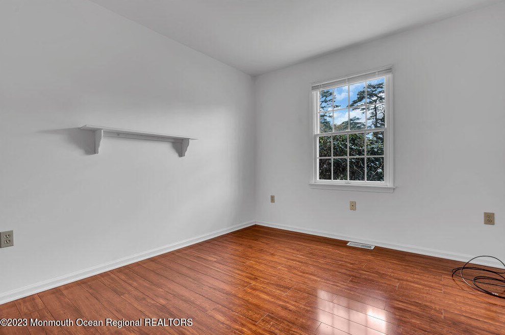 18 Laurel Ln, Tuckerton NJ  08087-9638 exterior