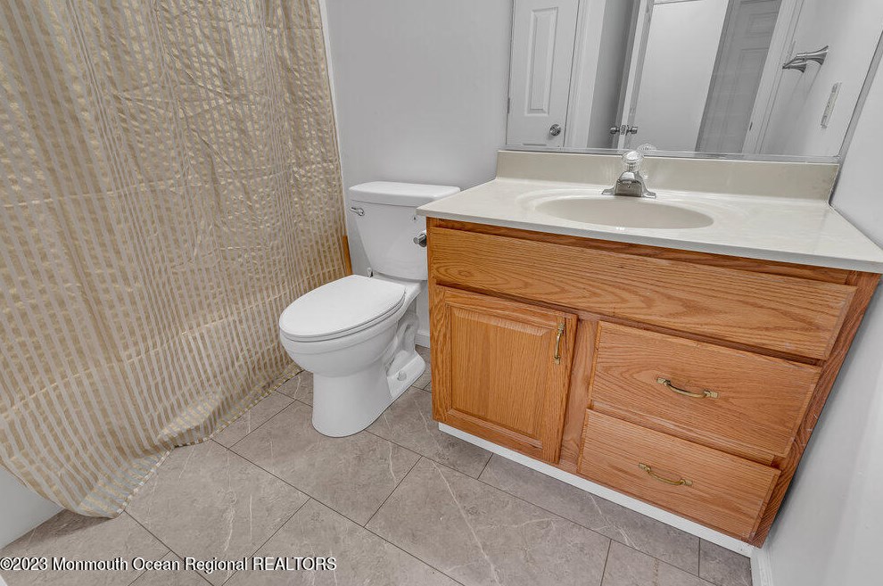 18 Laurel Ln, Tuckerton NJ  08087-9638 exterior