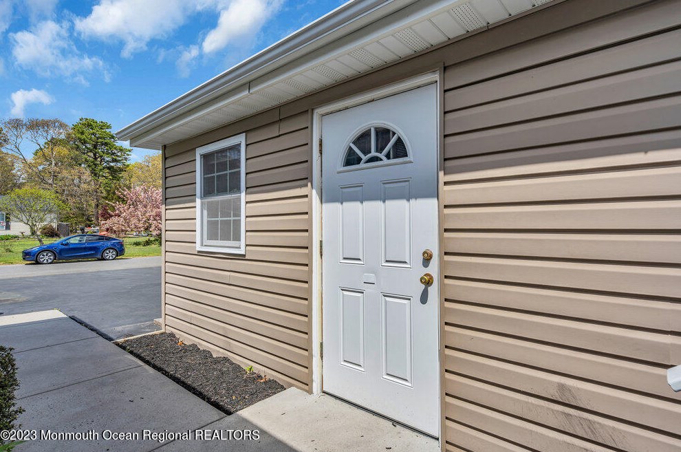 18 Laurel Ln, Tuckerton NJ  08087-9638 exterior