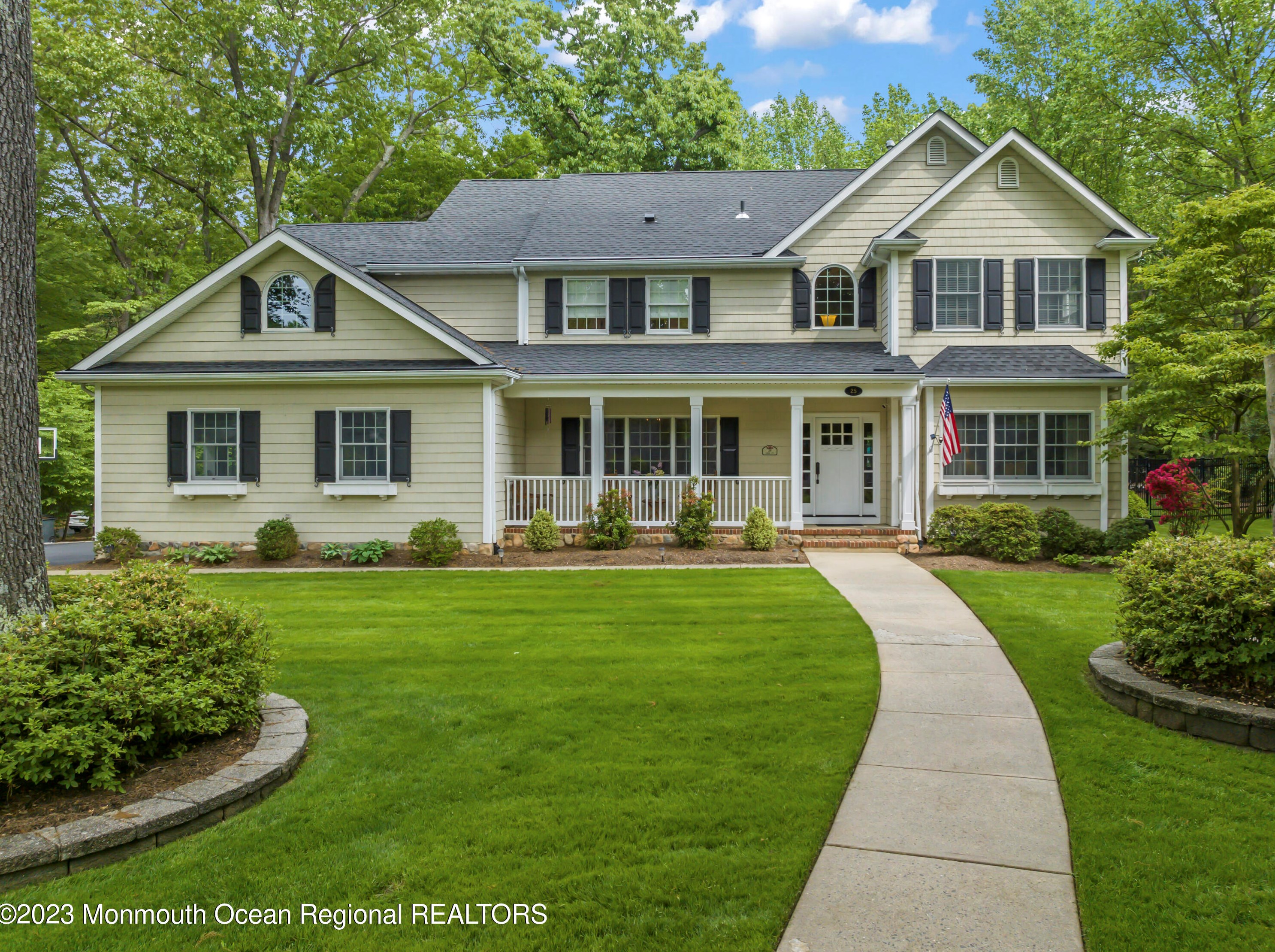 25 Oak St, Lincroft, NJ 07738