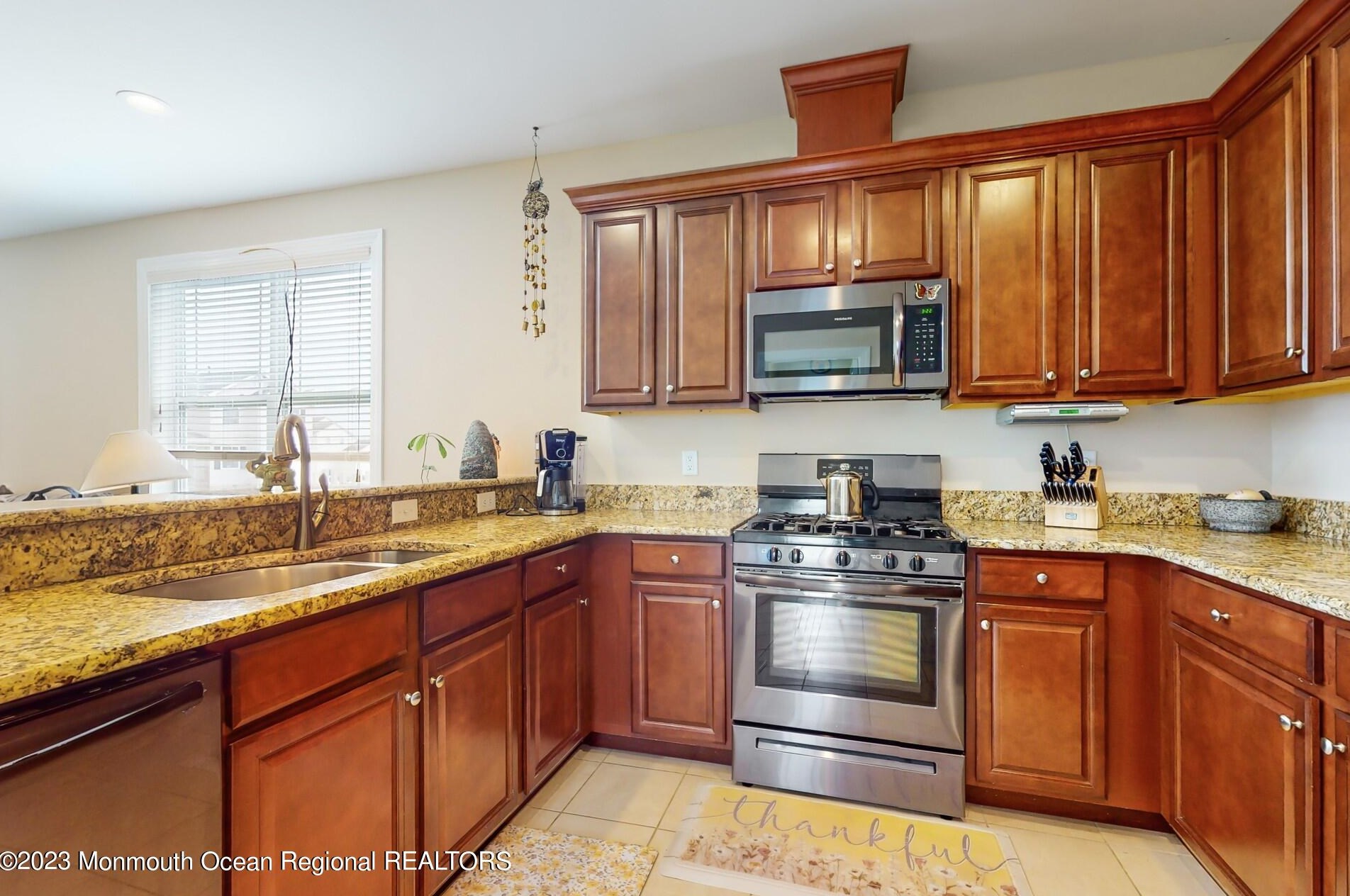 203 Raritan St, Keyport NJ 07735-2656 exterior