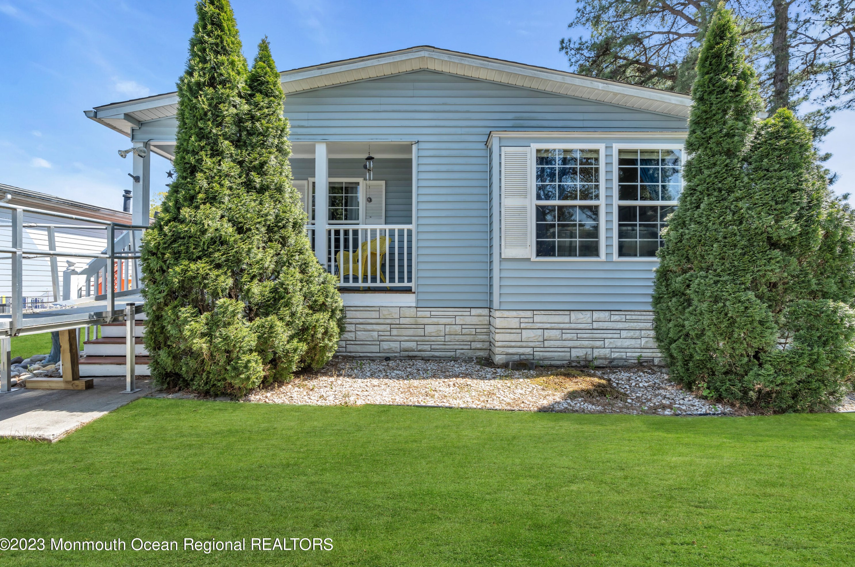 313 Kenwood Ct, Lakehurst, NJ 08759
