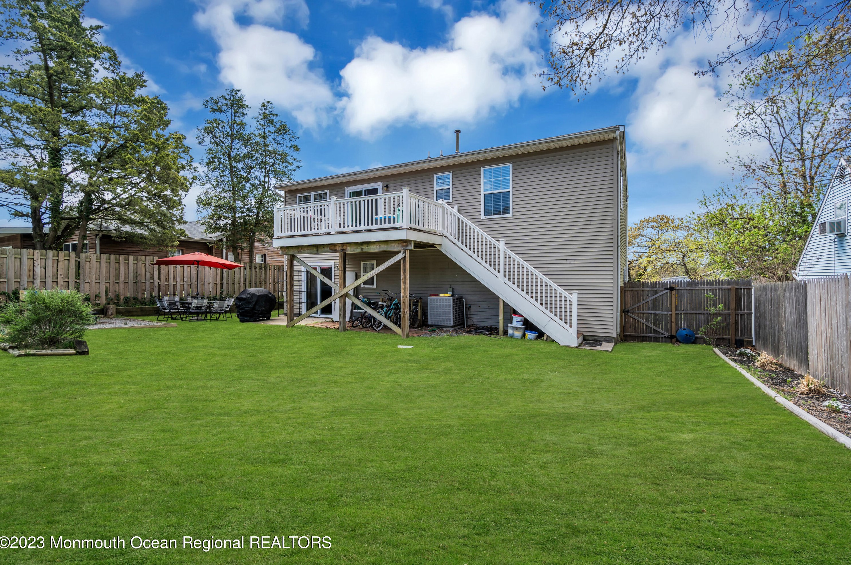 20 East Dr, Toms River NJ  08753-6841 exterior