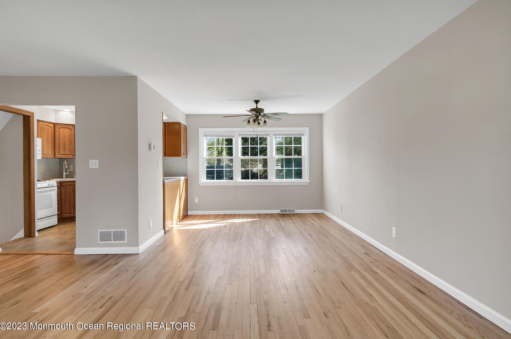 33 Frost Cir, Middletown, NJ 07748
