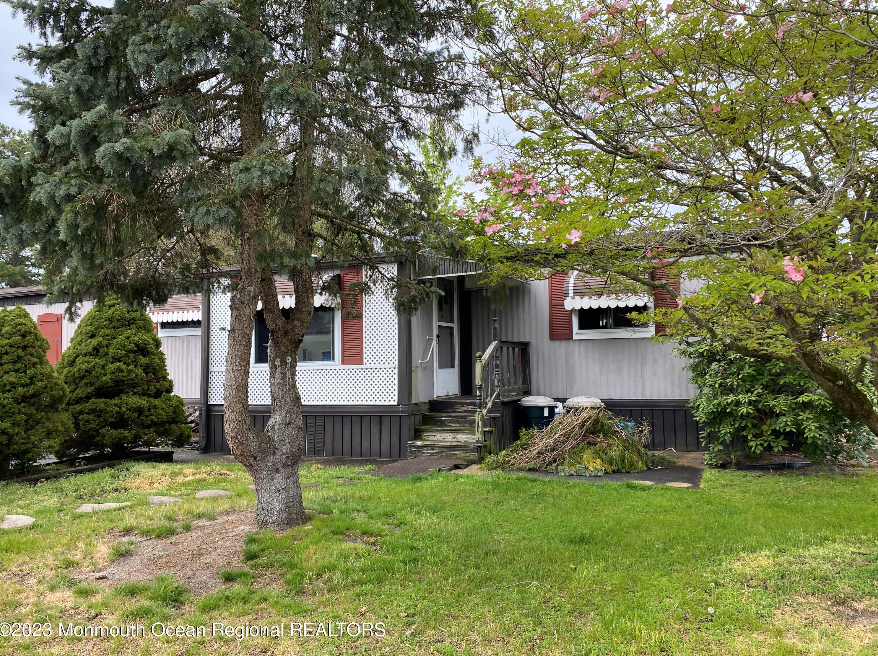 1 Squirrel Ct, Lakehurst, NJ 08759