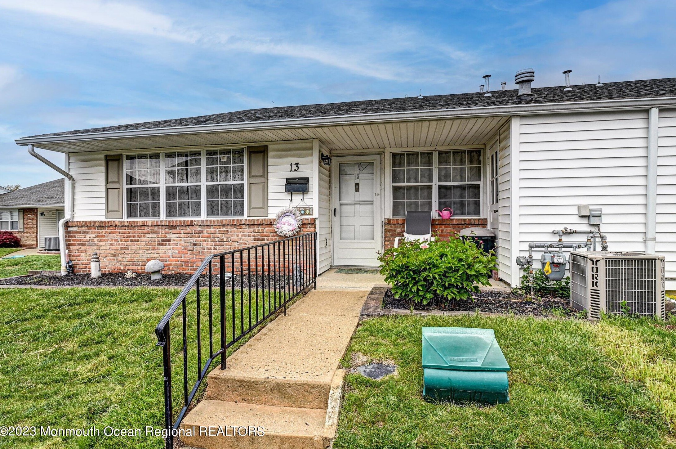 13 Minnesota Dr, Matawan, NJ 07747-3619