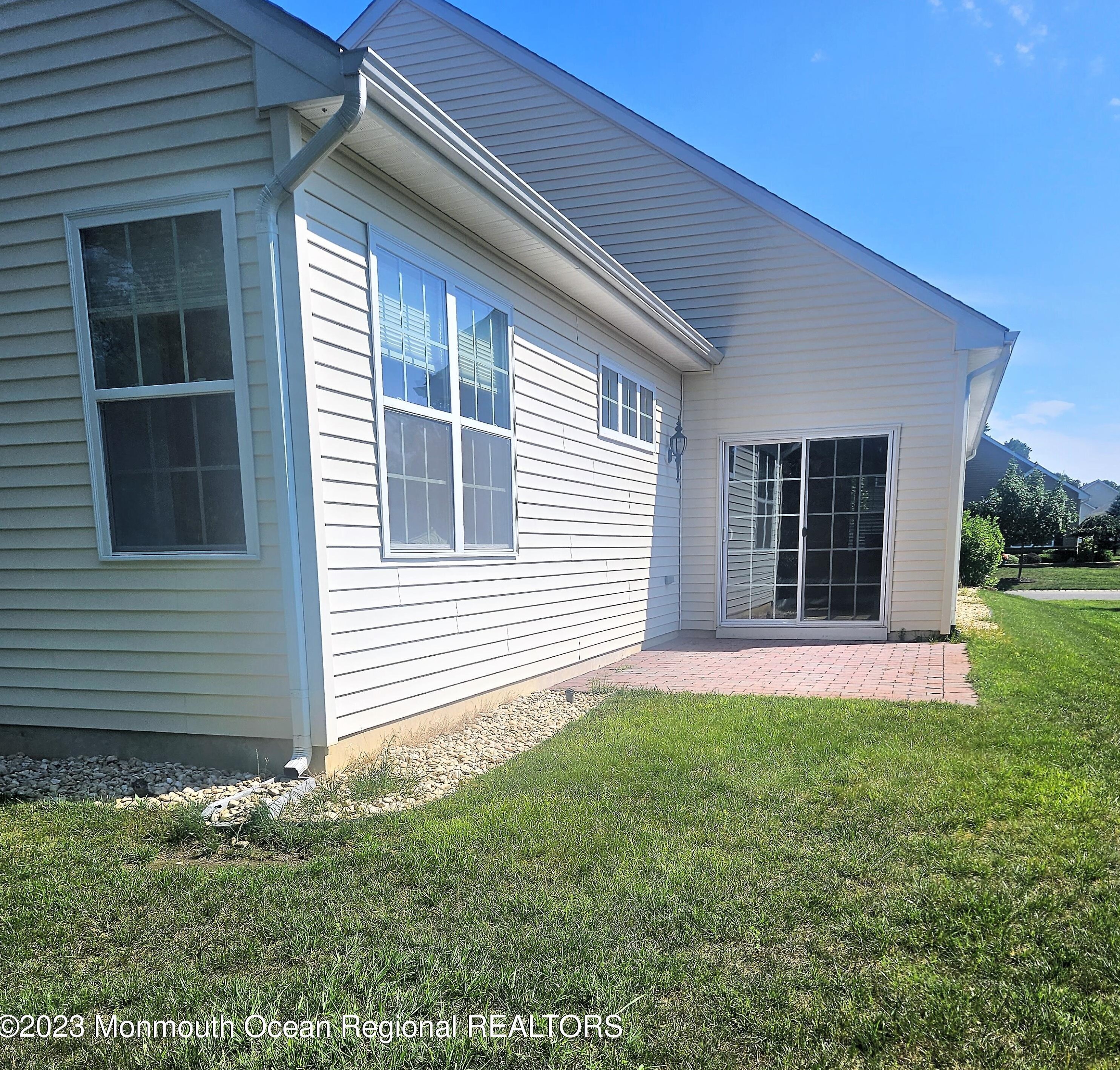 20 Woodview Drive, Lakehurst, NJ 08759