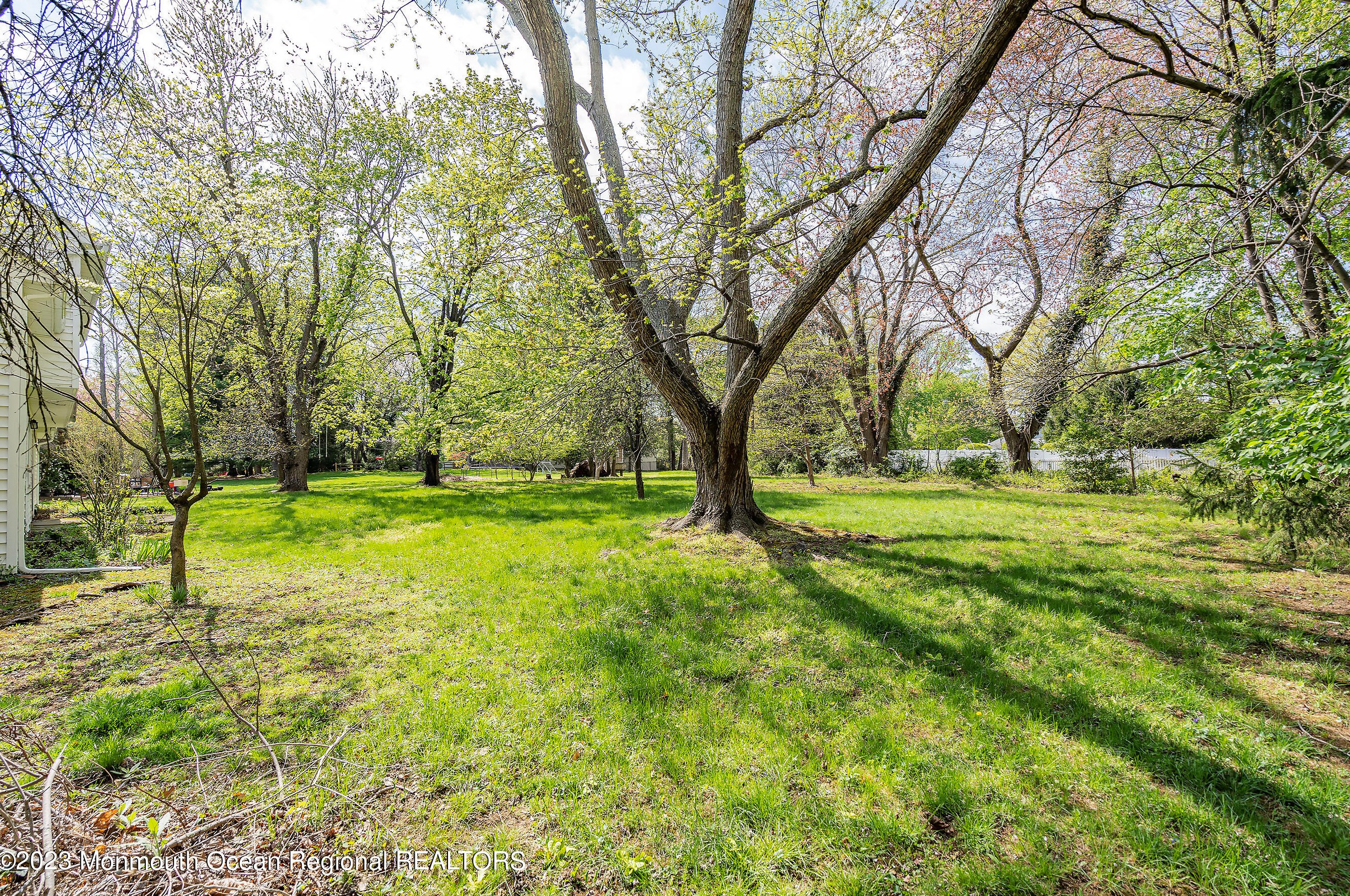 1 Buttonwood Rd, Middletown, NJ 07748