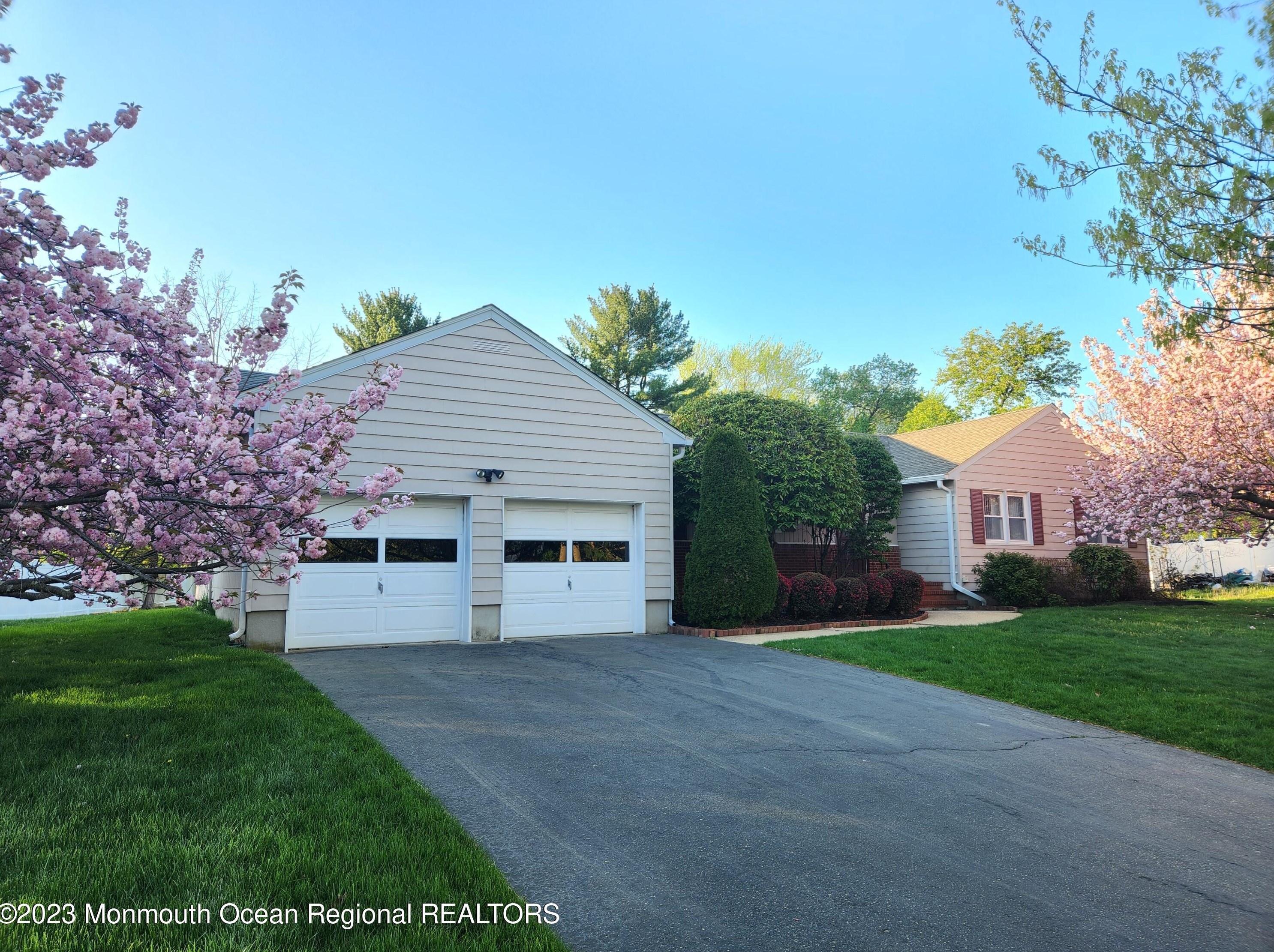 11 Woods Rd, East Freehold, NJ 07728