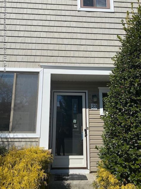 23 Iris Ct, Tinton Falls, NJ 07724