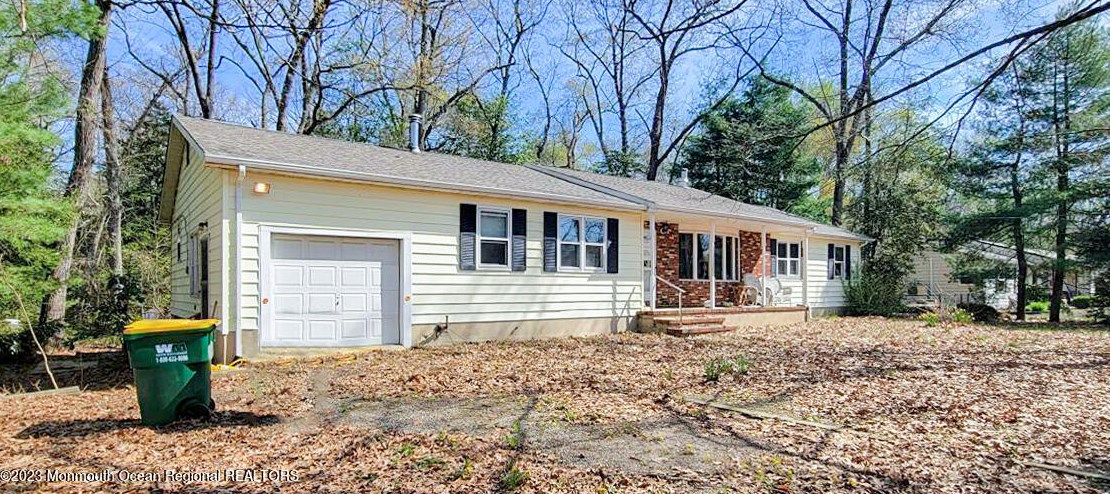 161 W Millstream Rd, Upper Freehold Township, NJ 08514