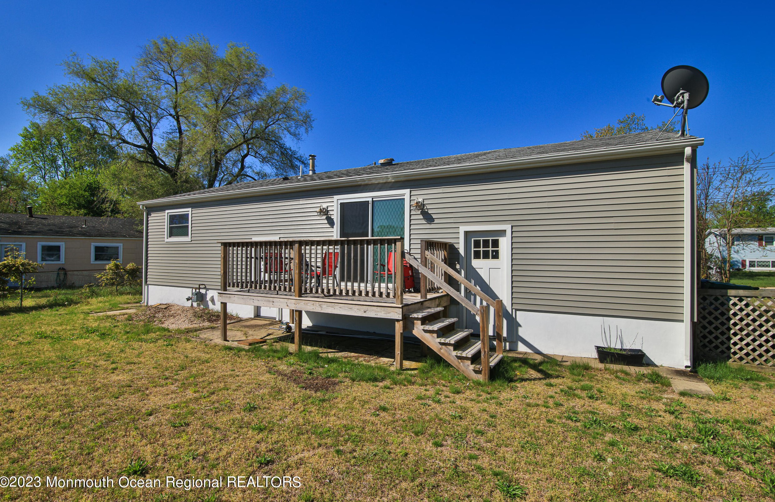 32 Citadel Ave, Toms River NJ  08757-5507 exterior