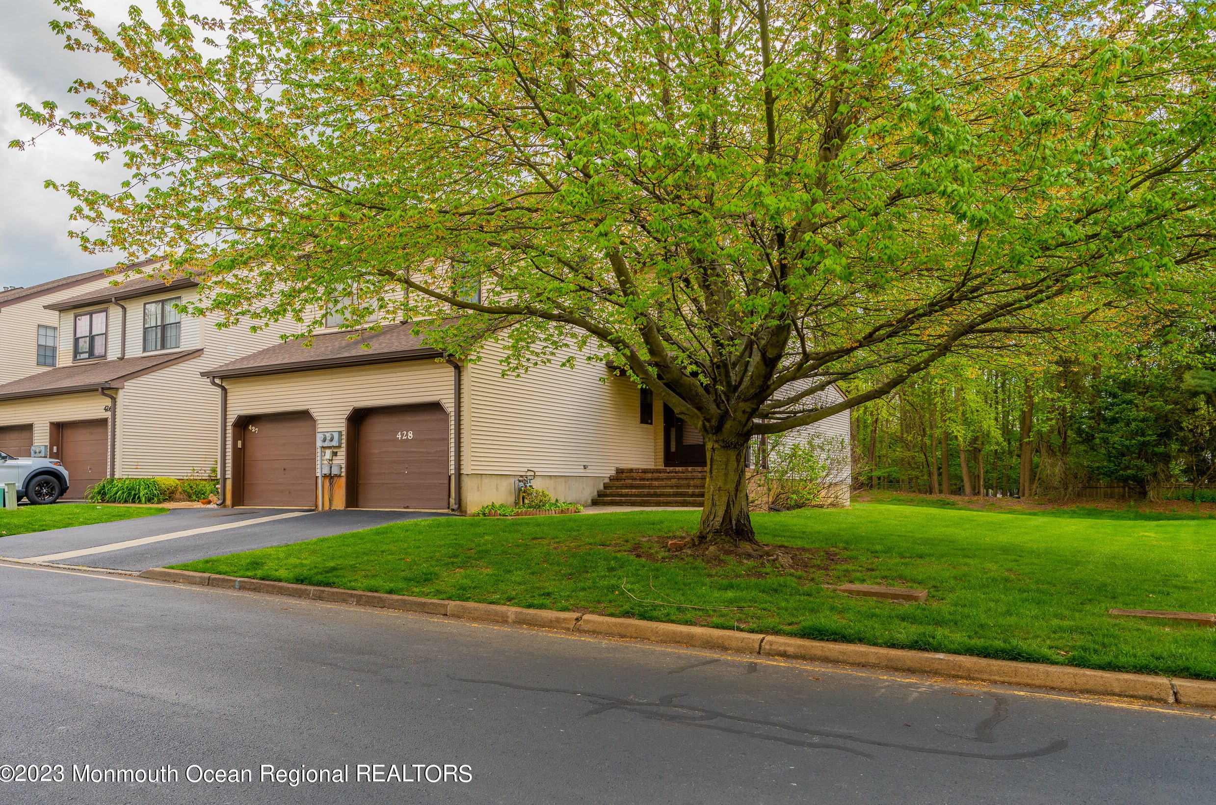 428 Oak Knoll Dr, Millstone Township, NJ 07726