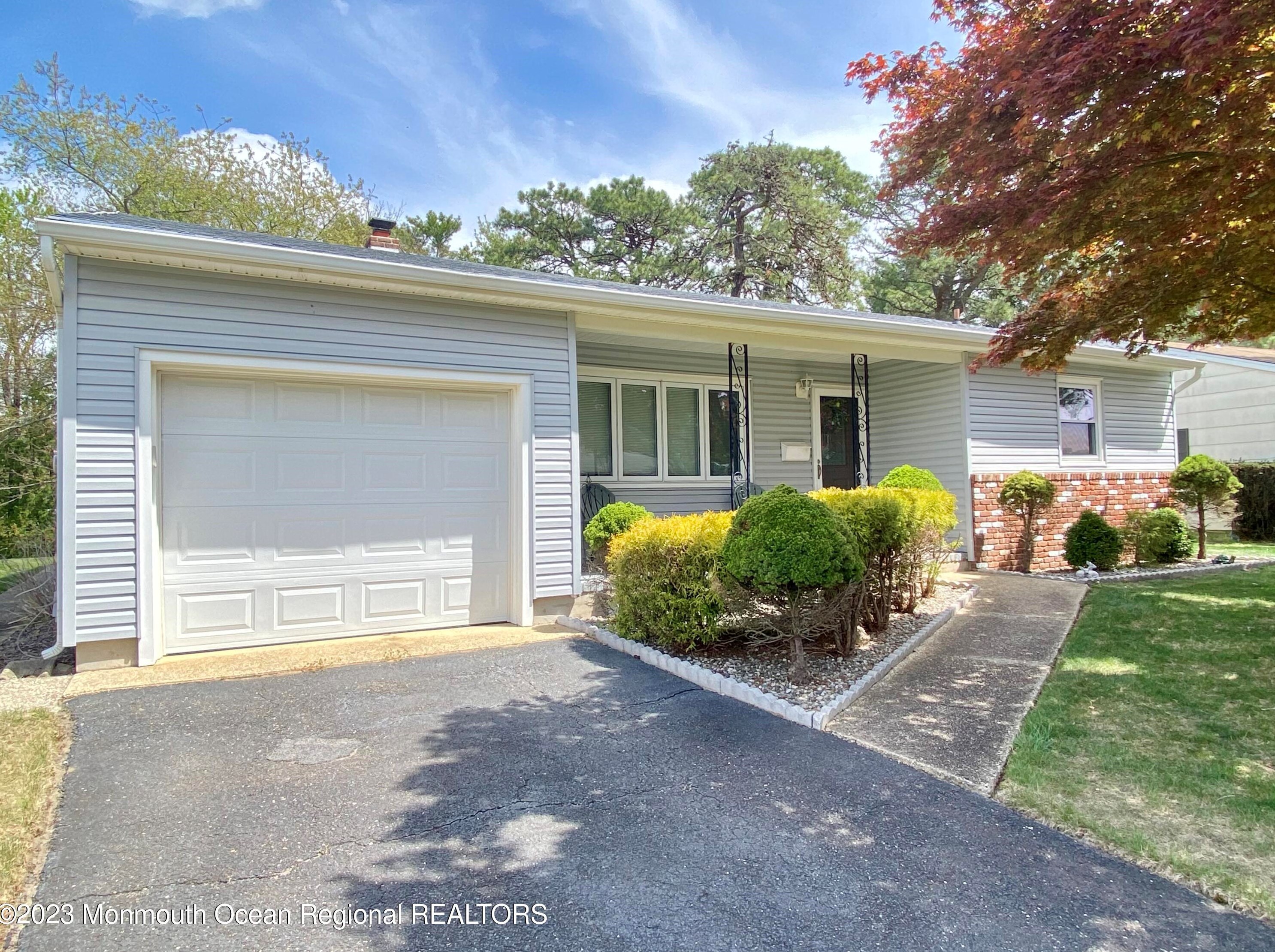 917 Edgebrook Dr N, Toms River, NJ 08757