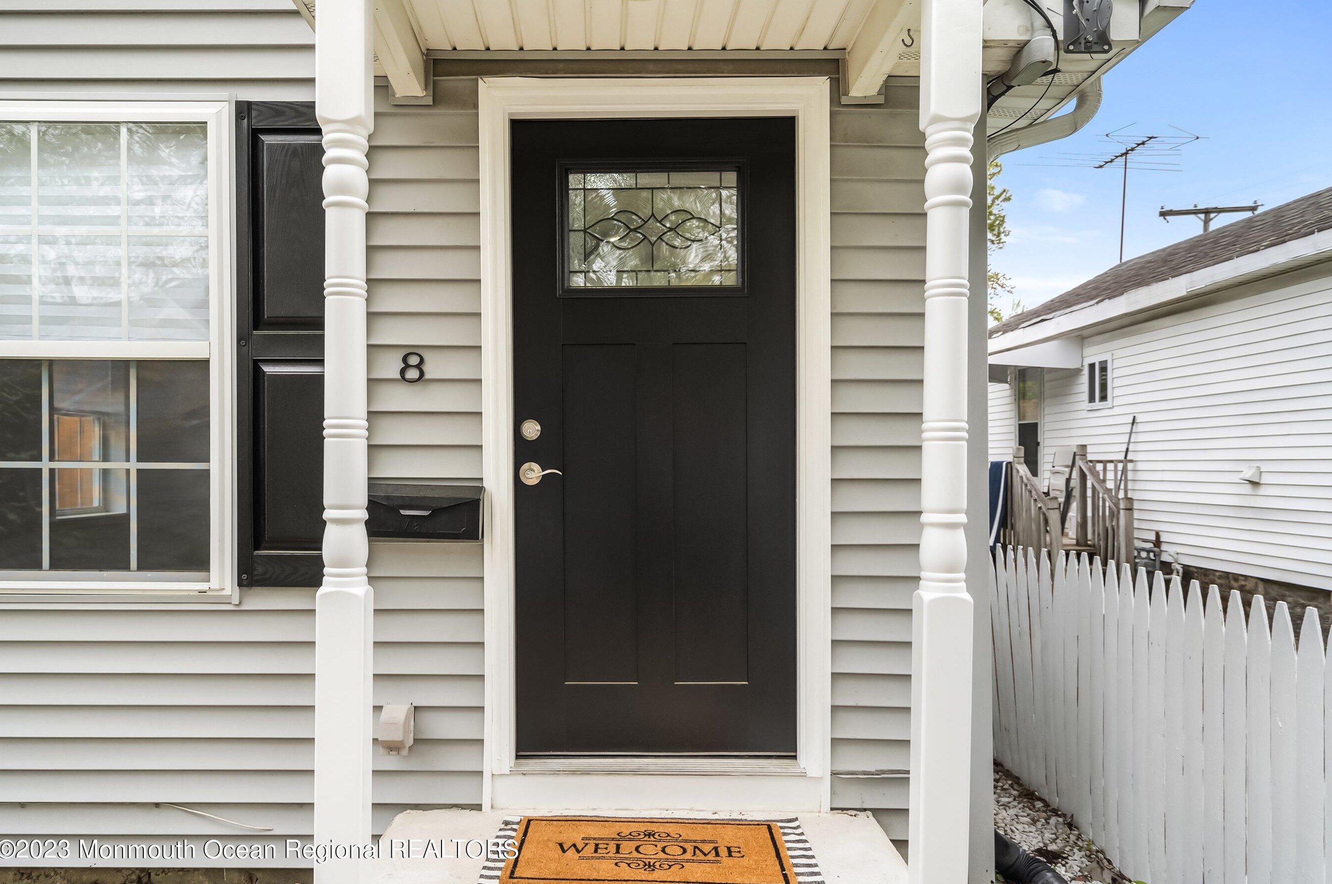 8 Neptune Pl, Middletown, NJ 07748