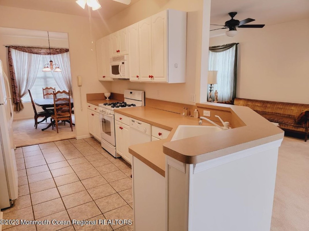 14 Sunrise Bay Blvd, Tuckerton, NJ 08087-1684