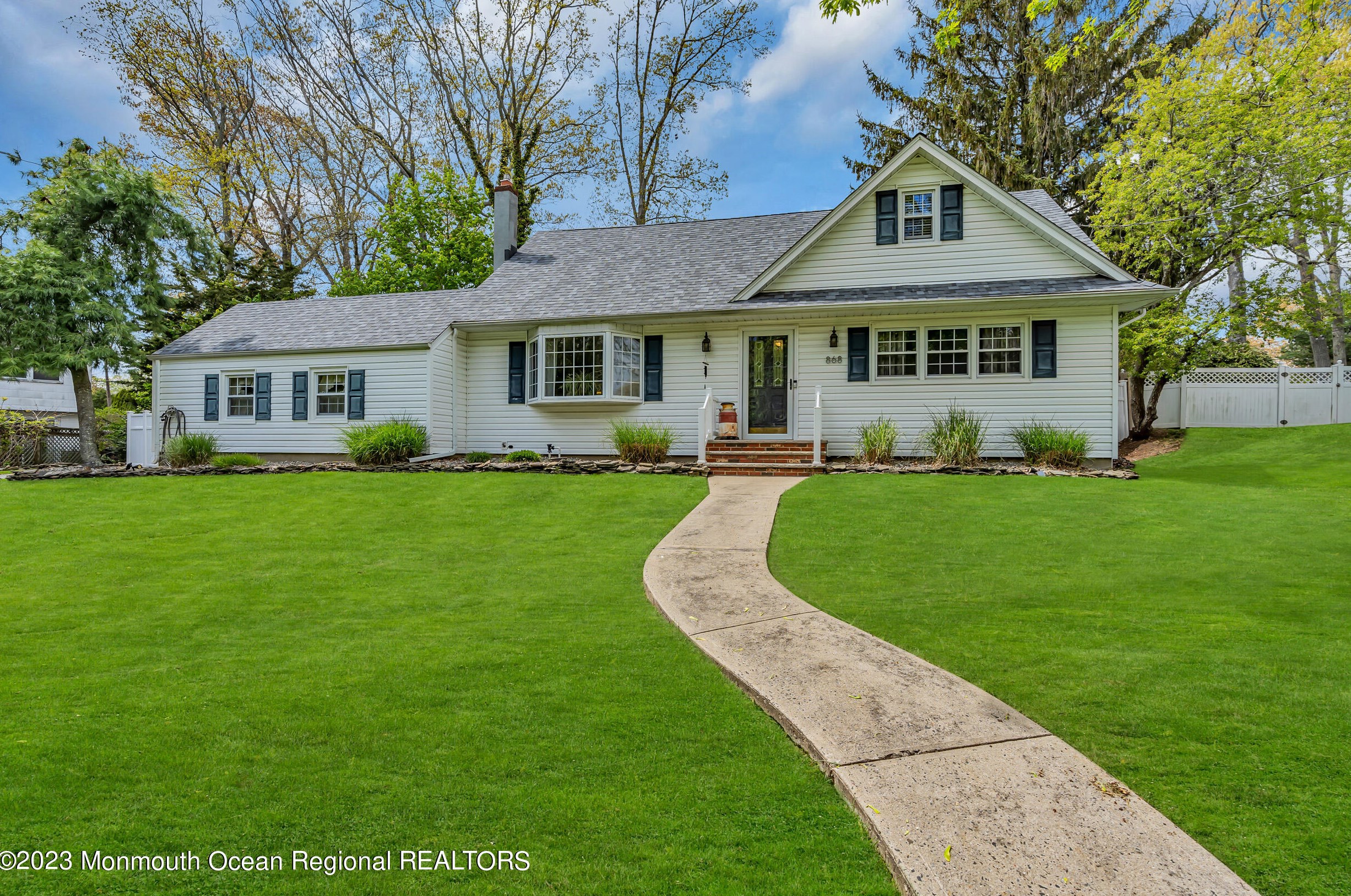 868 Royal Ln, Toms River, NJ 08753-5668