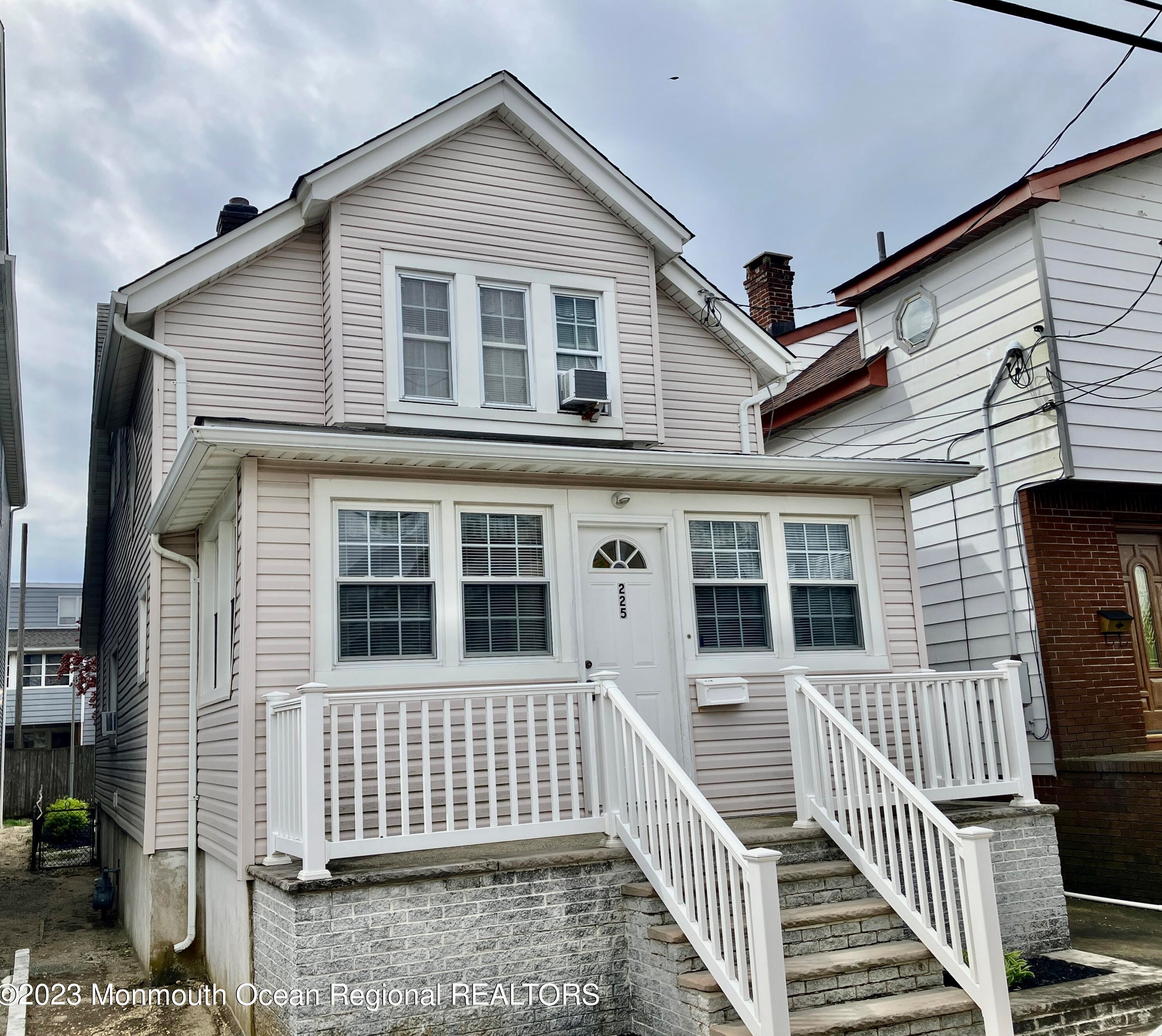 225 Sumner Ave, Pelican Island, NJ 08751