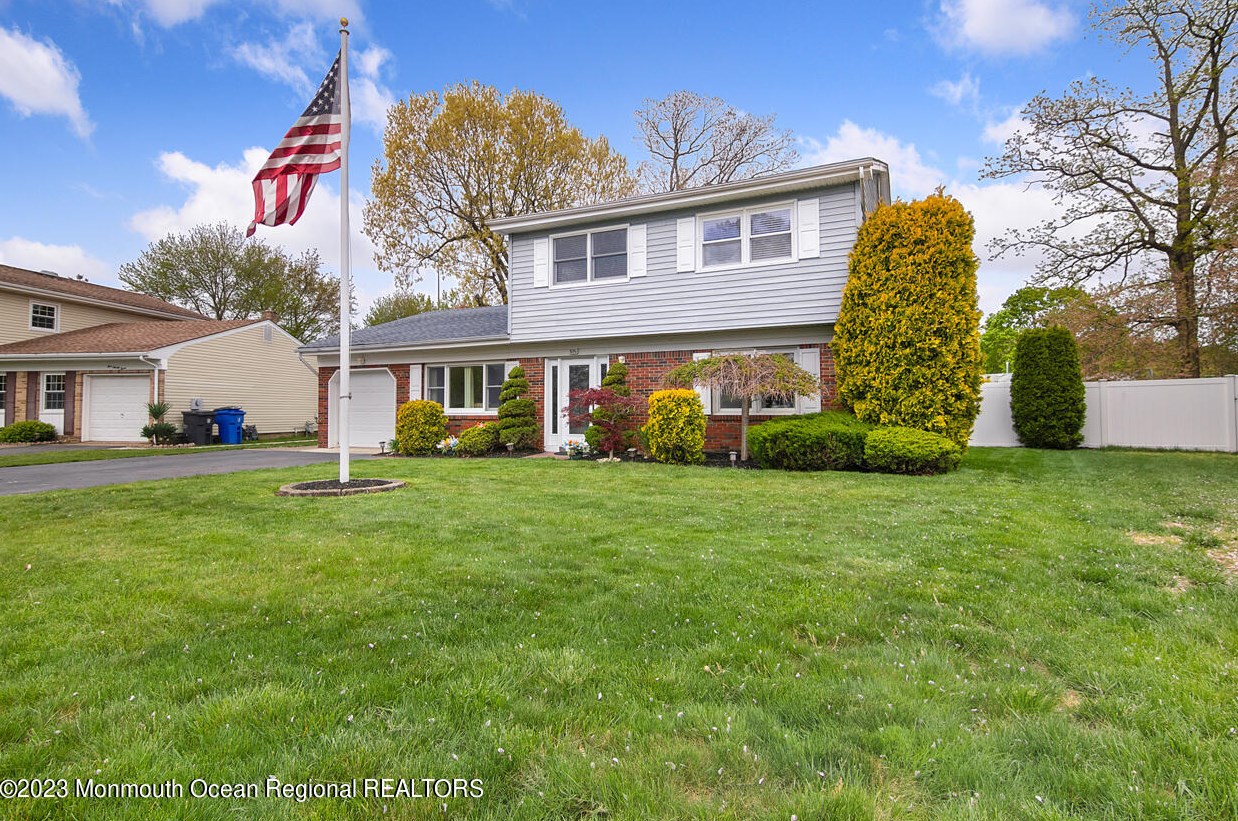 595 Senaroth Ct, Toms River, NJ 08753
