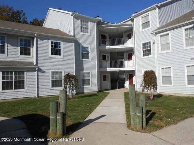 2218 Waters Edge Dr, Toms River, NJ 08753-2667
