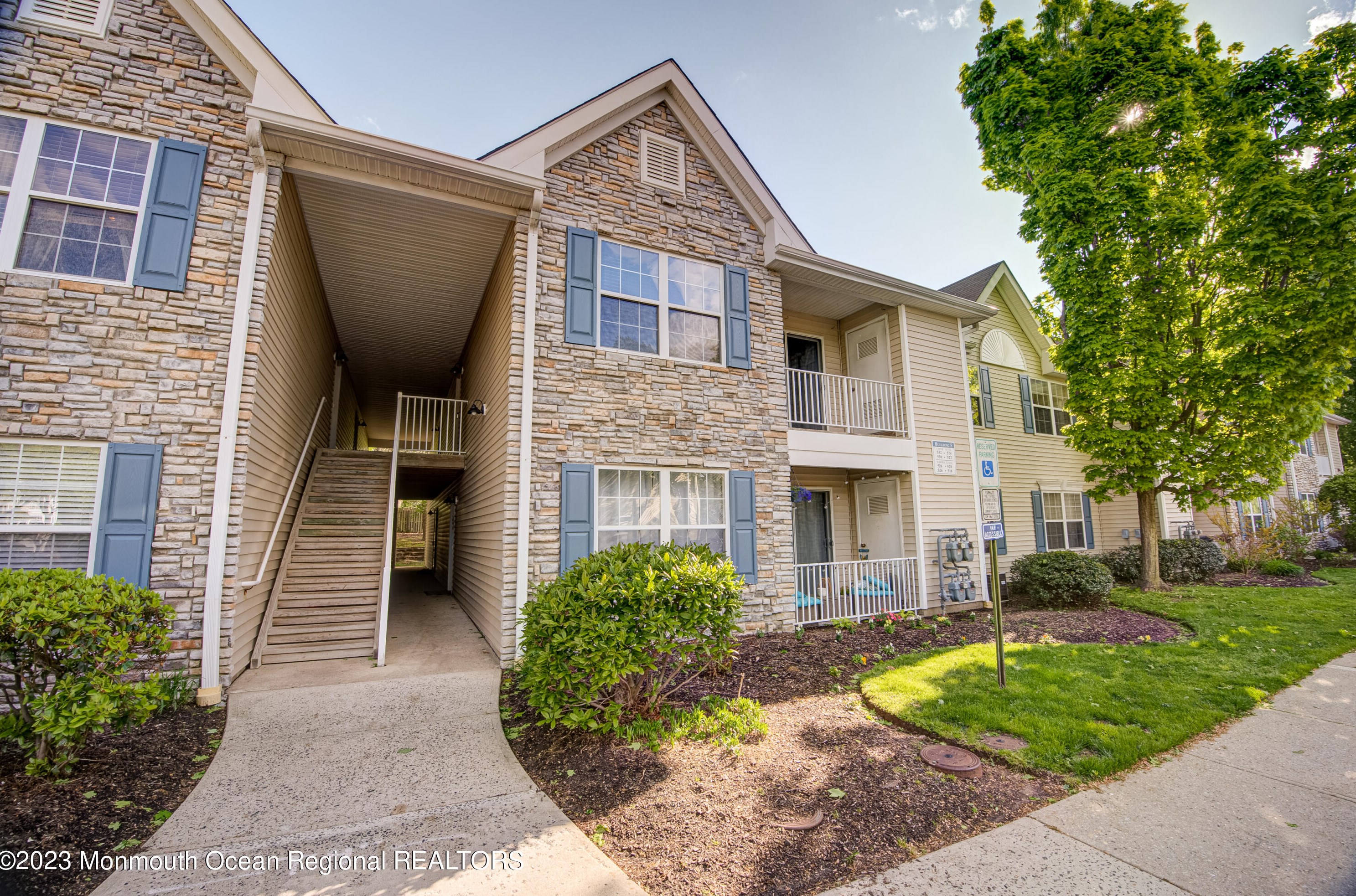 522 Wedgewood Cir, Belford, NJ 07718