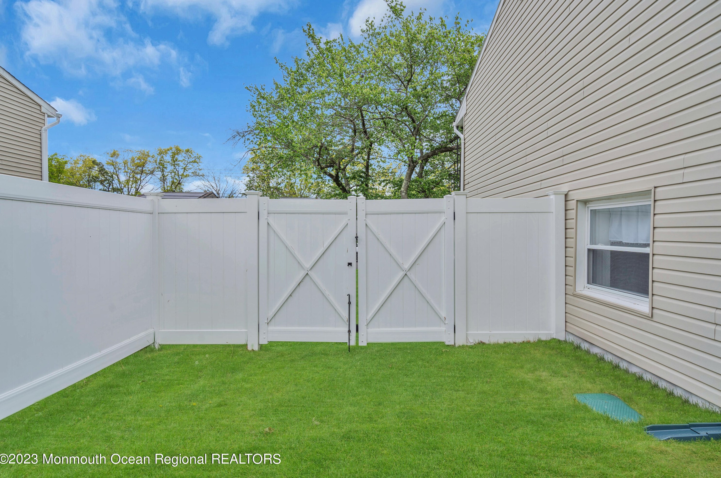 20 Cedar Hill Ln, Toms River NJ  08755-4904 exterior