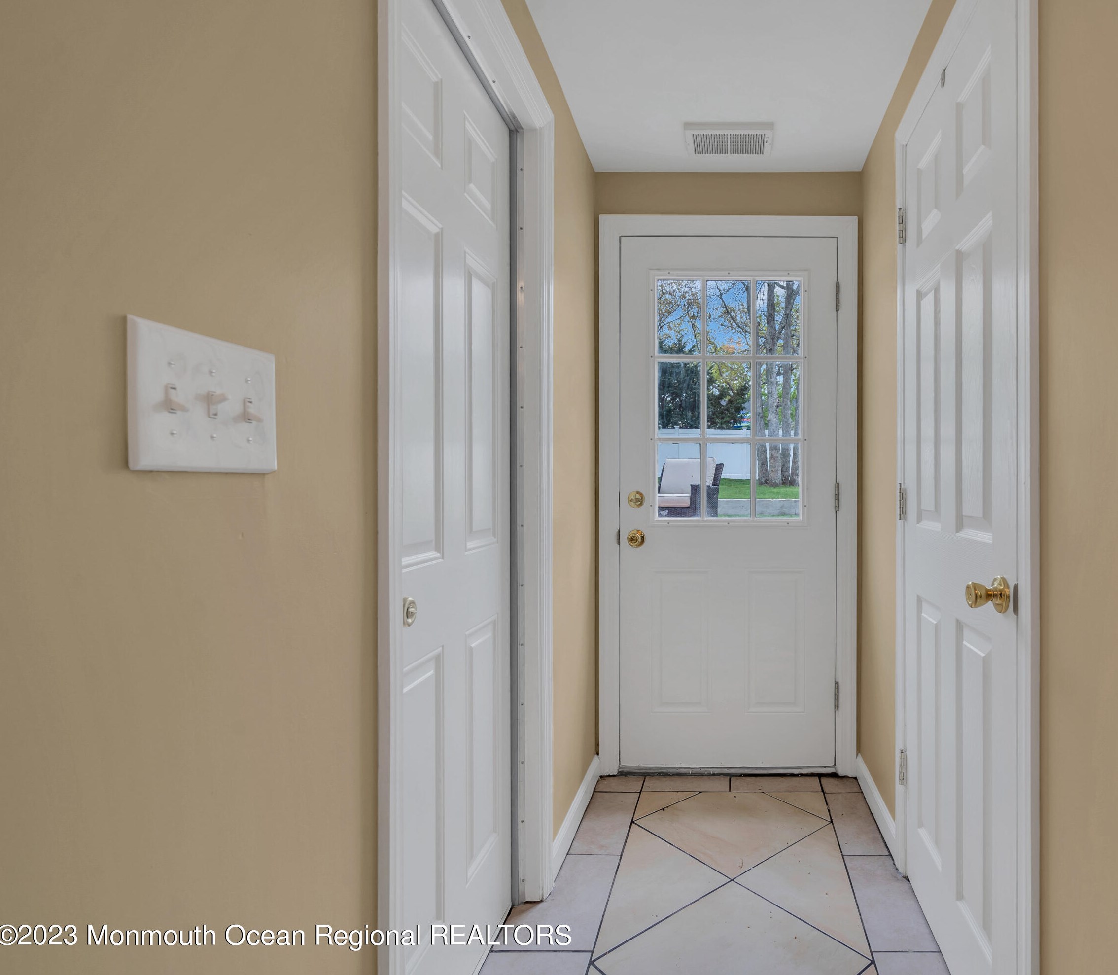 20 Cedar Hill Ln, Toms River NJ  08755-4904 exterior