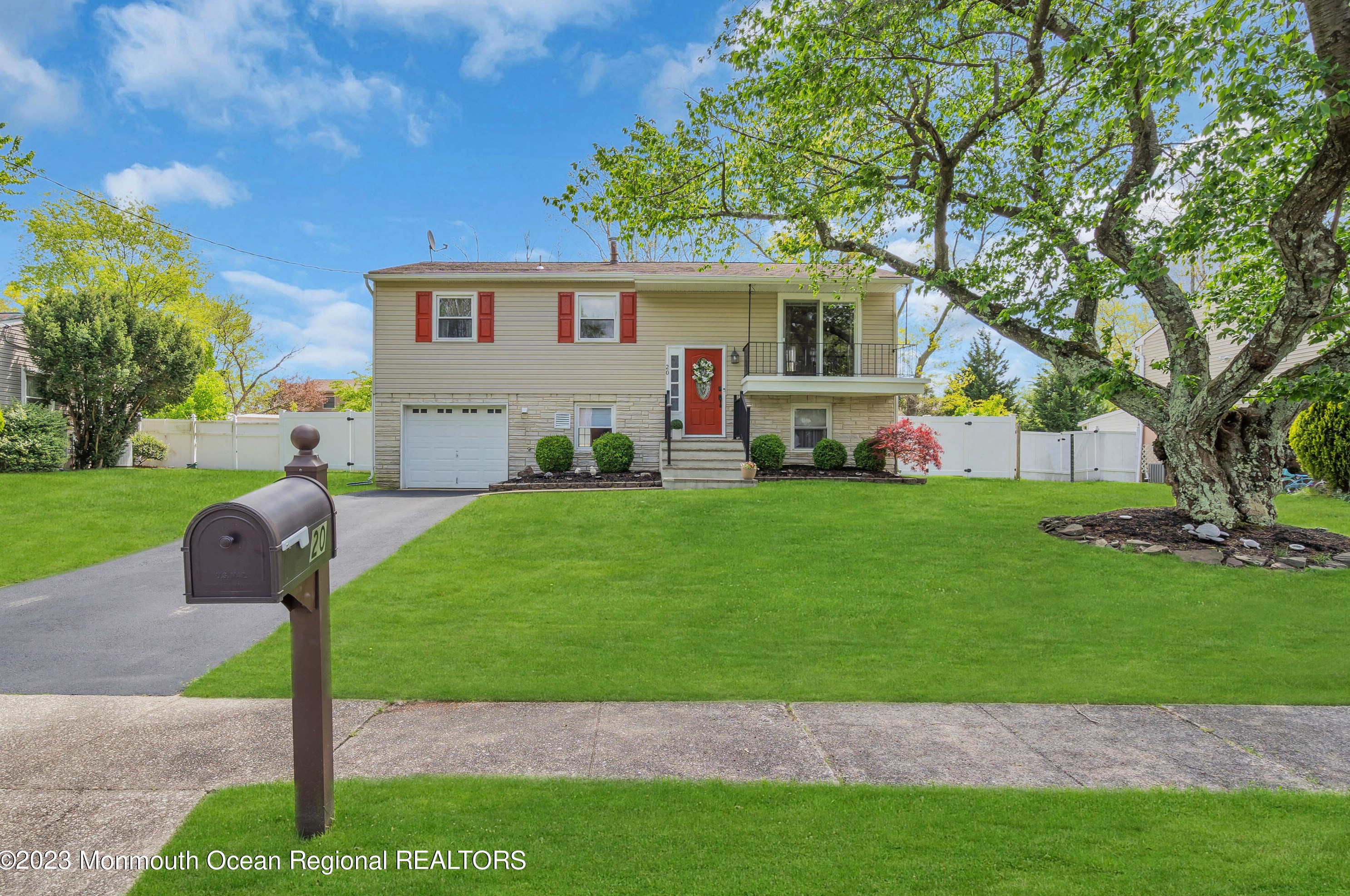 20 Cedar Hill Ln, Toms River, NJ 08755-4904