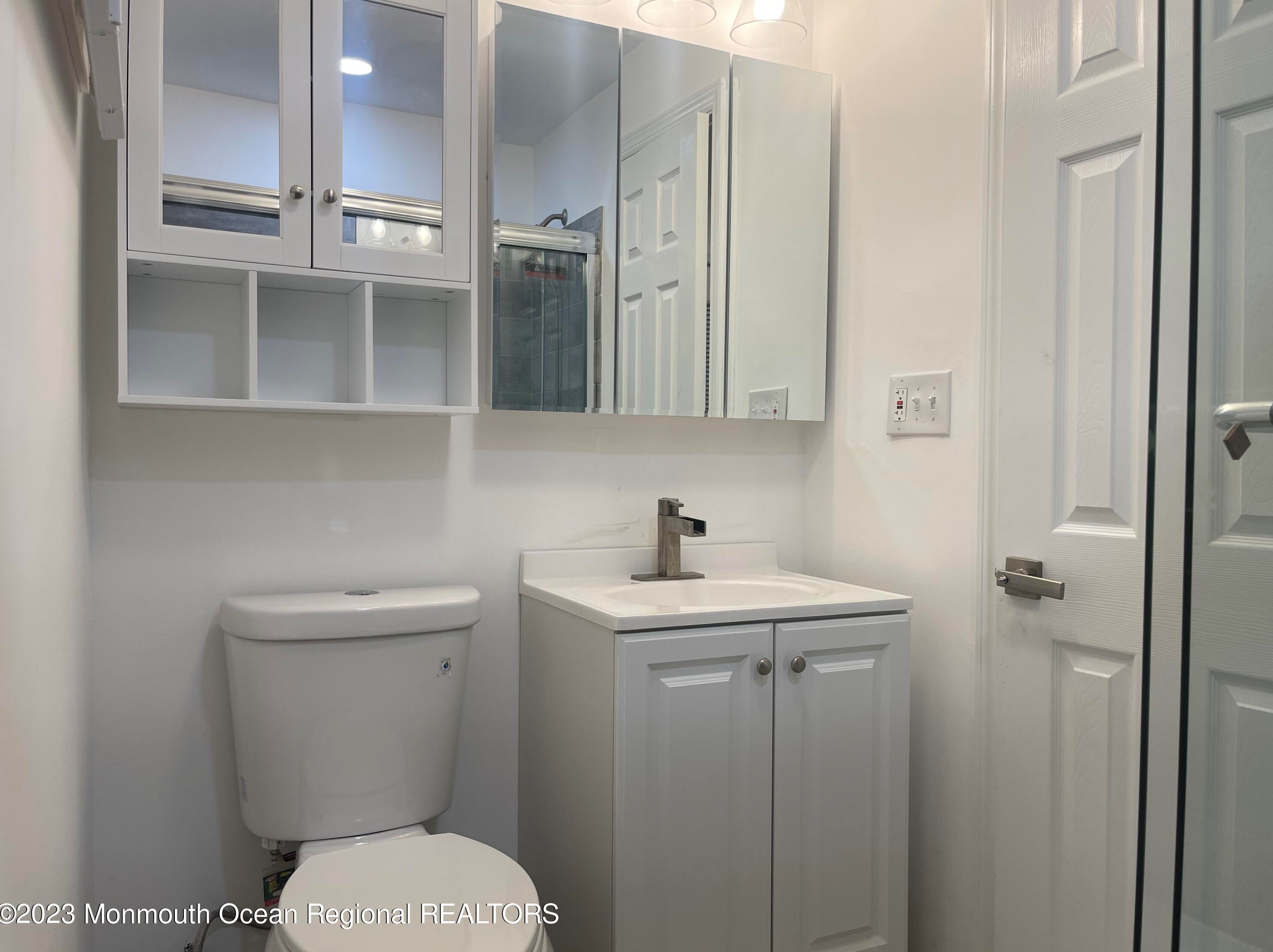 52 Bayview Ave, Ideal Beach NJ  07734-1235 exterior