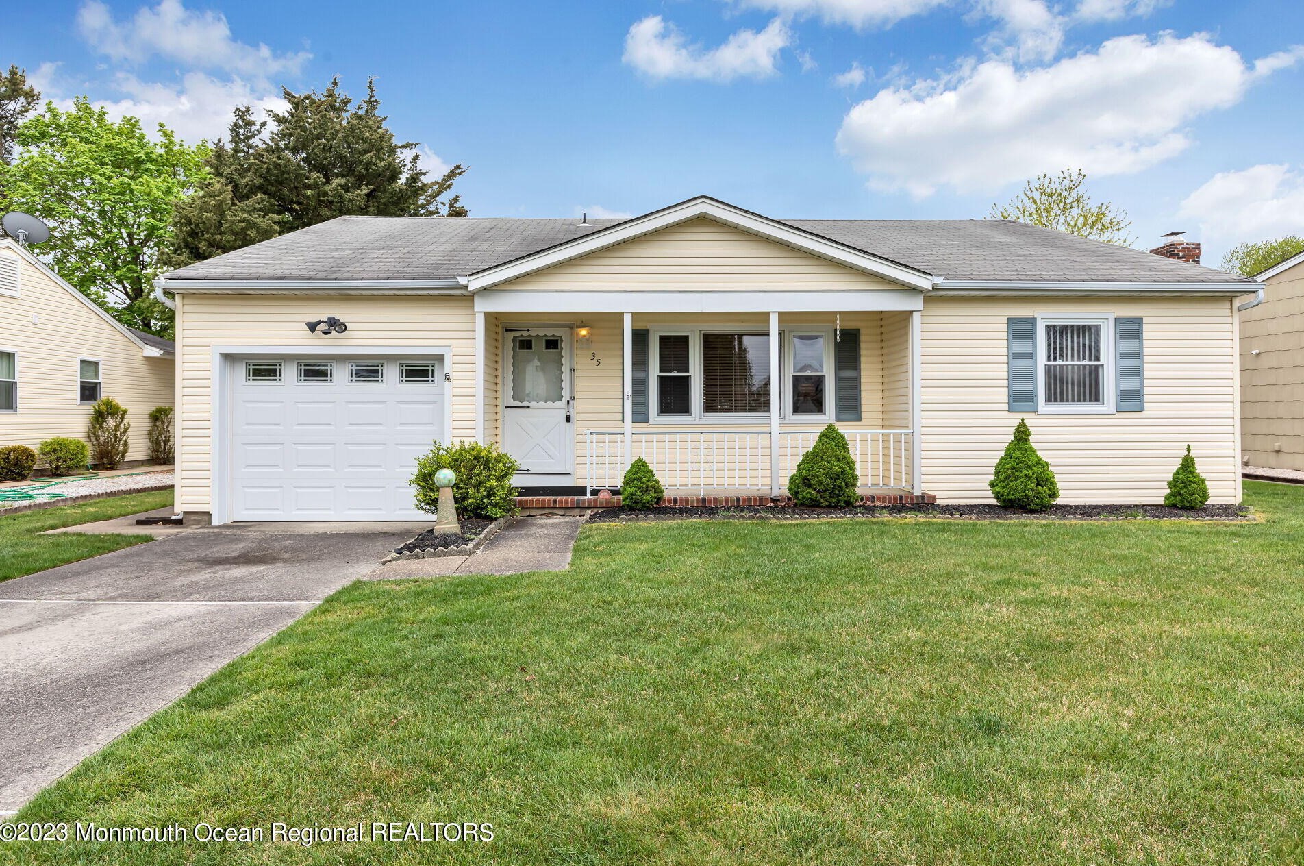 35 Norfolk Dr, Toms River, NJ 08757