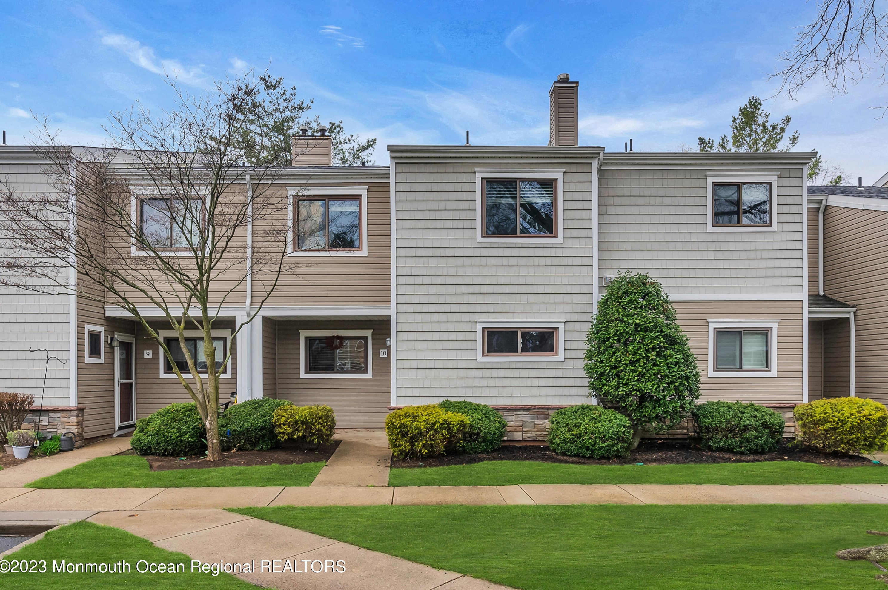 10 Elizabeth Ct, Tinton Falls, NJ 07724