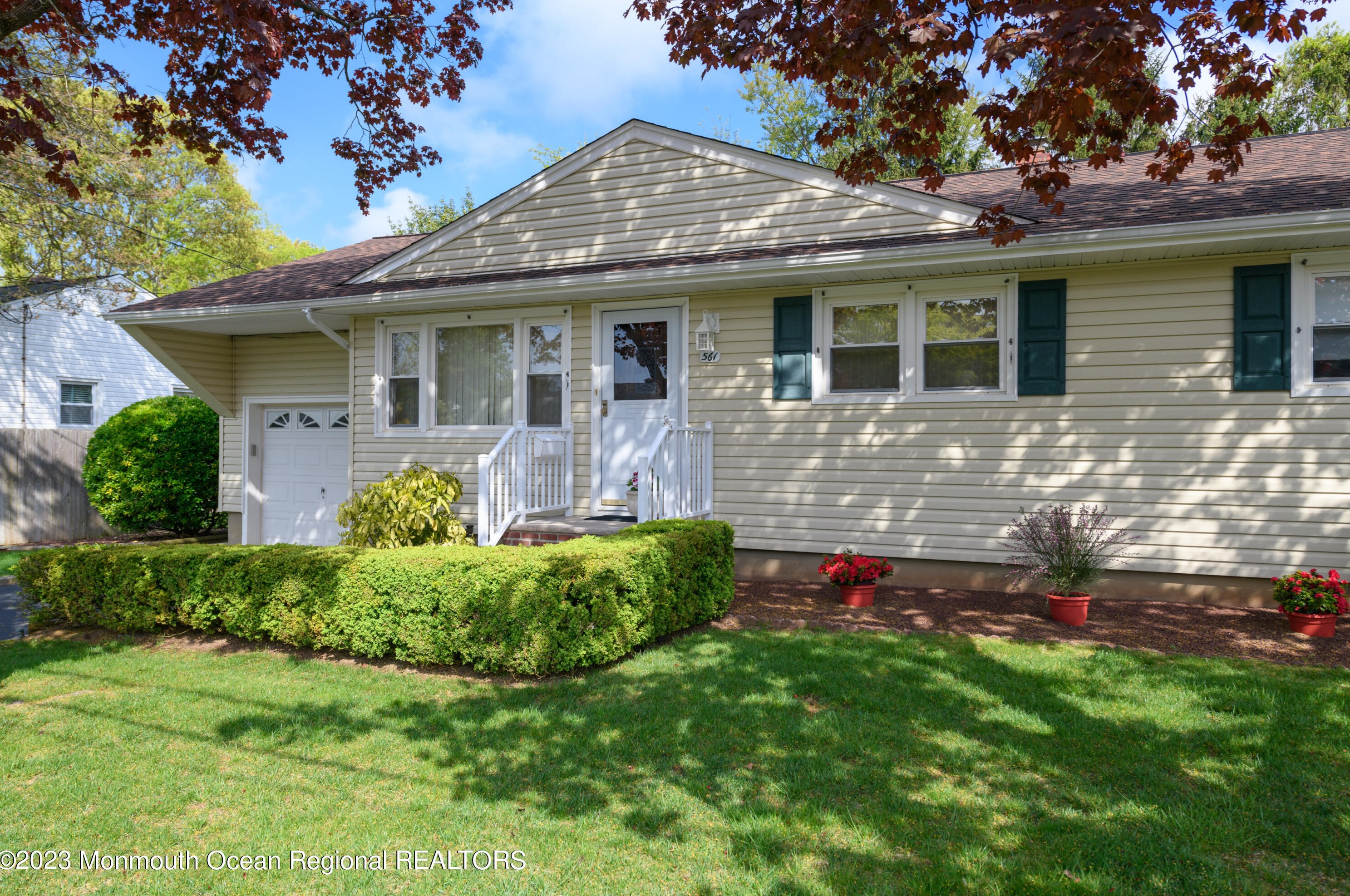 561 Garfield Ave, Belford, NJ 07718