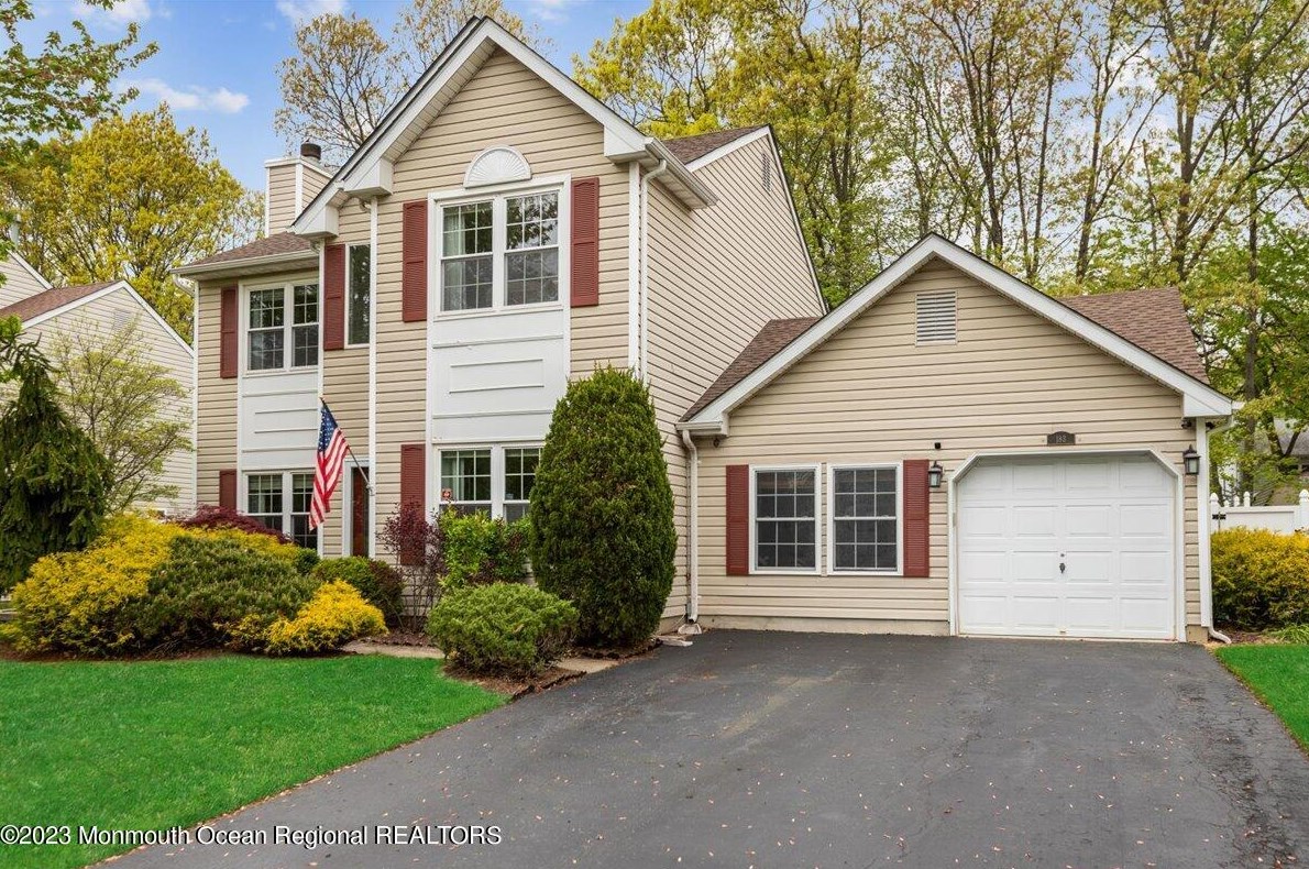 183 Navajo Dr, Matawan, NJ 07747-1356