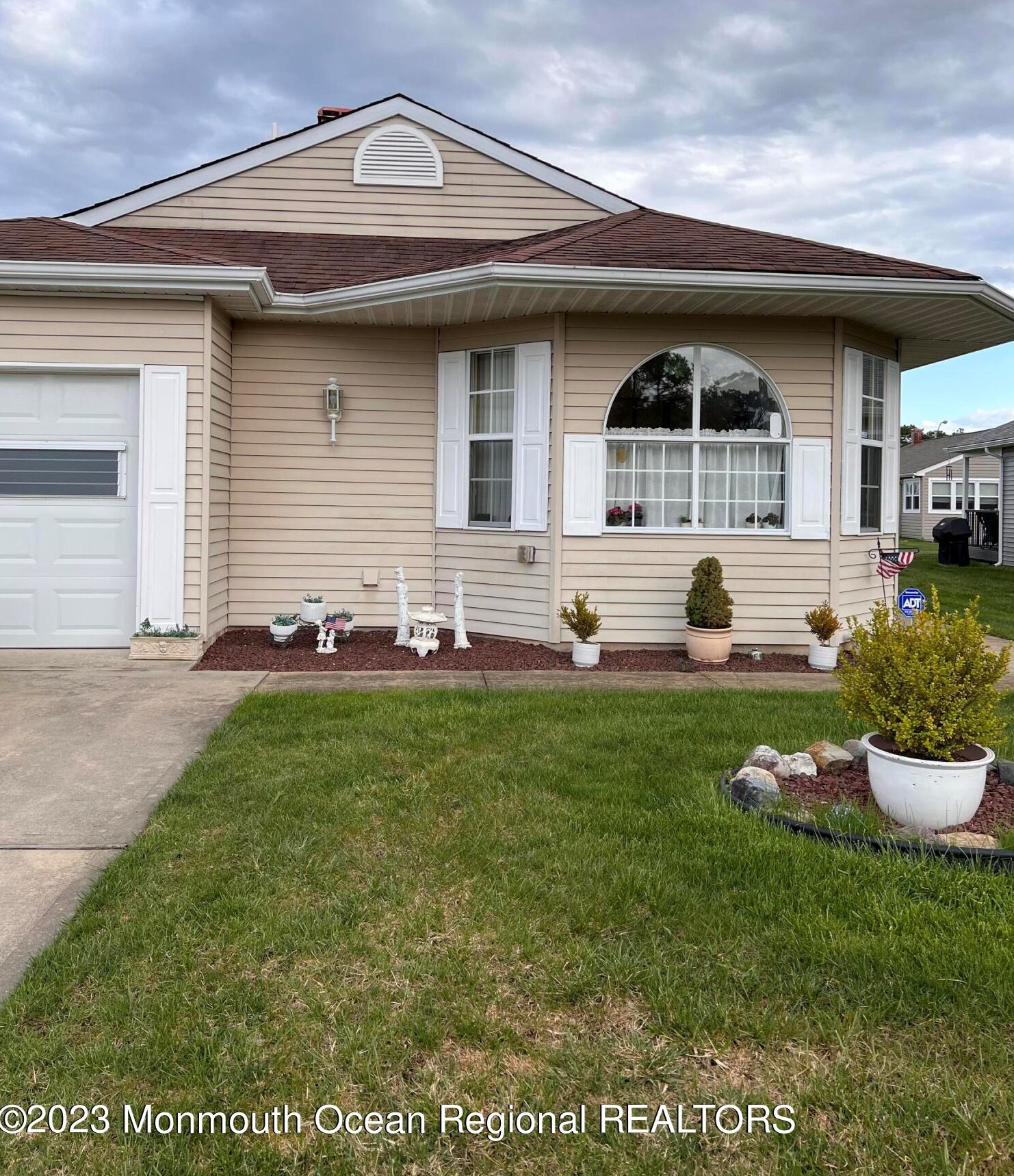 3 Thronbury Ct, Toms River, NJ 08757
