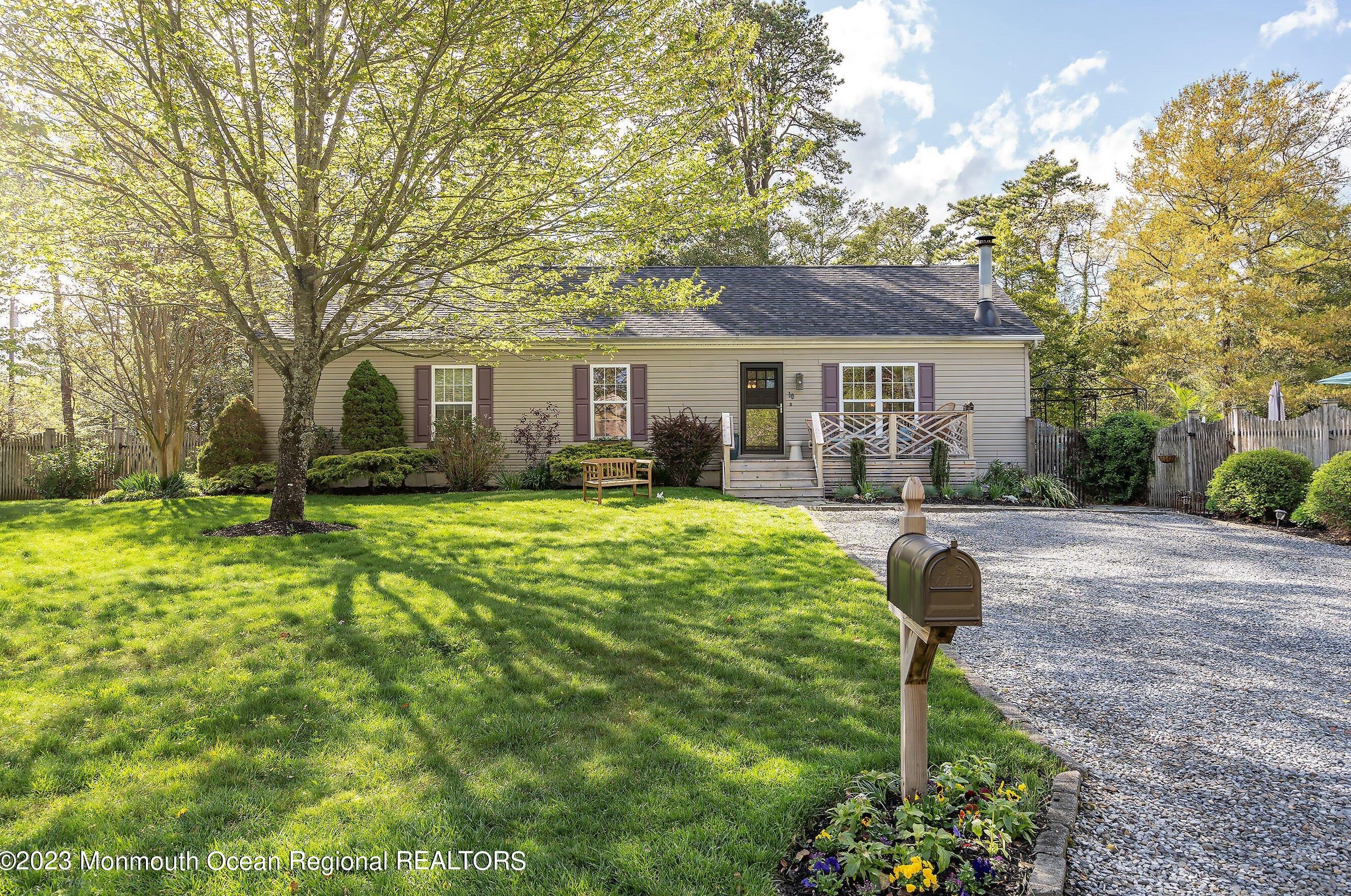 10 Littlefield Ln, Tuckerton, NJ 08087-3523